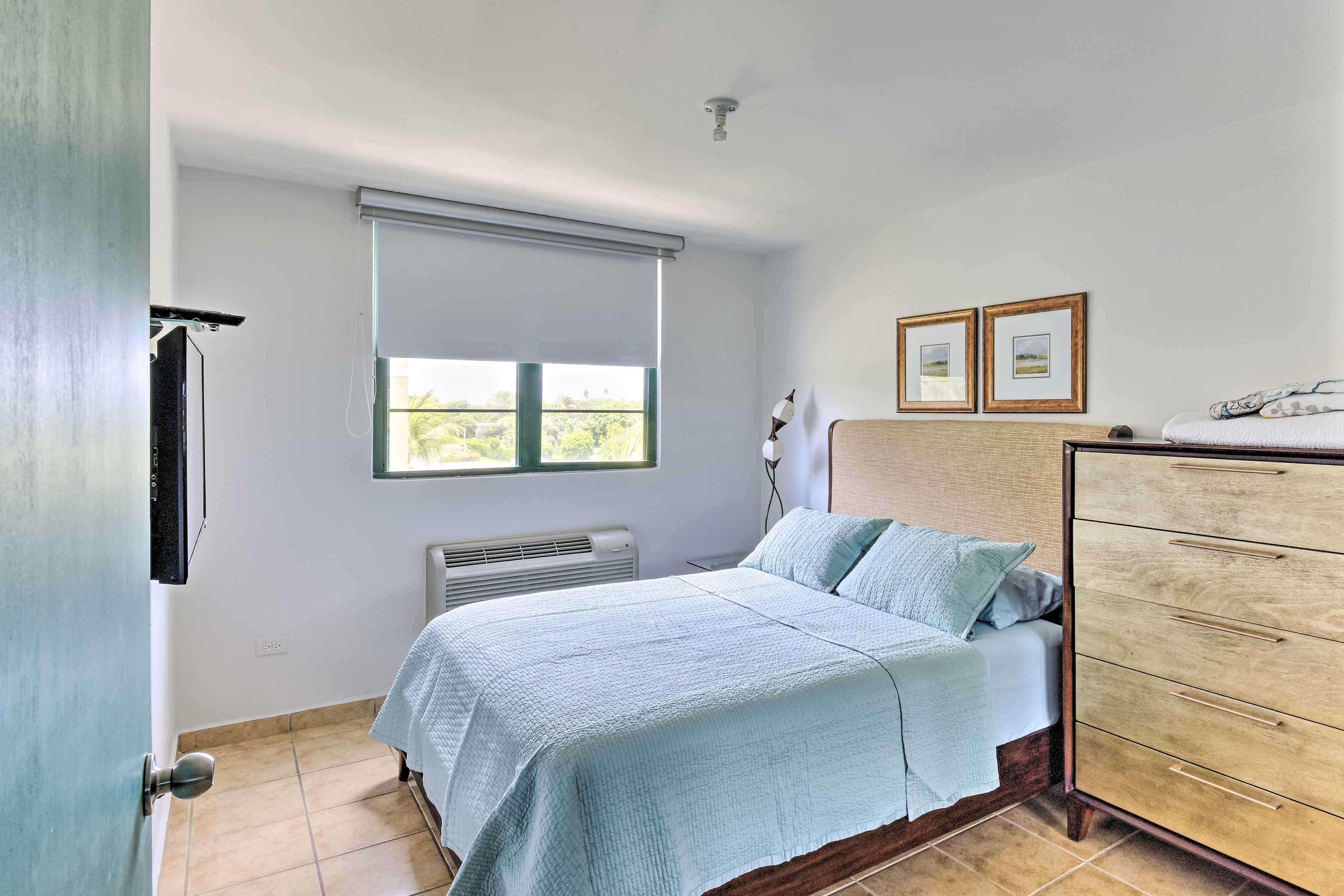 Bedroom 1 | Queen Bed