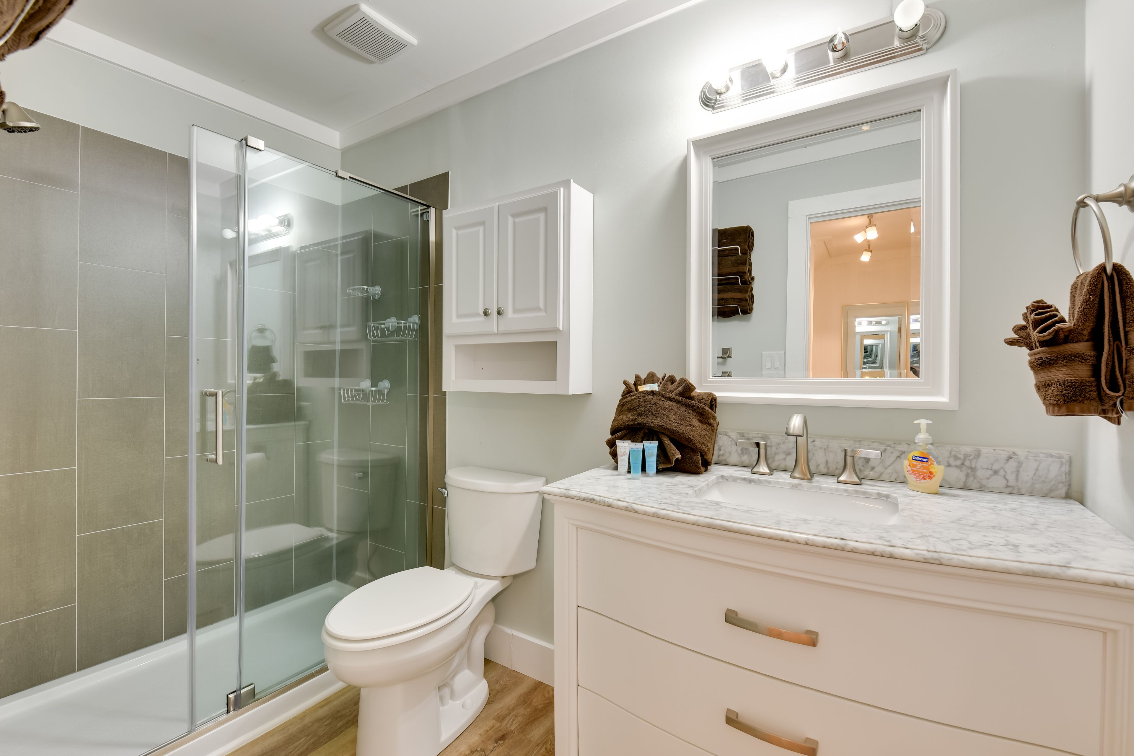 Full Bathroom | 3rd Floor
