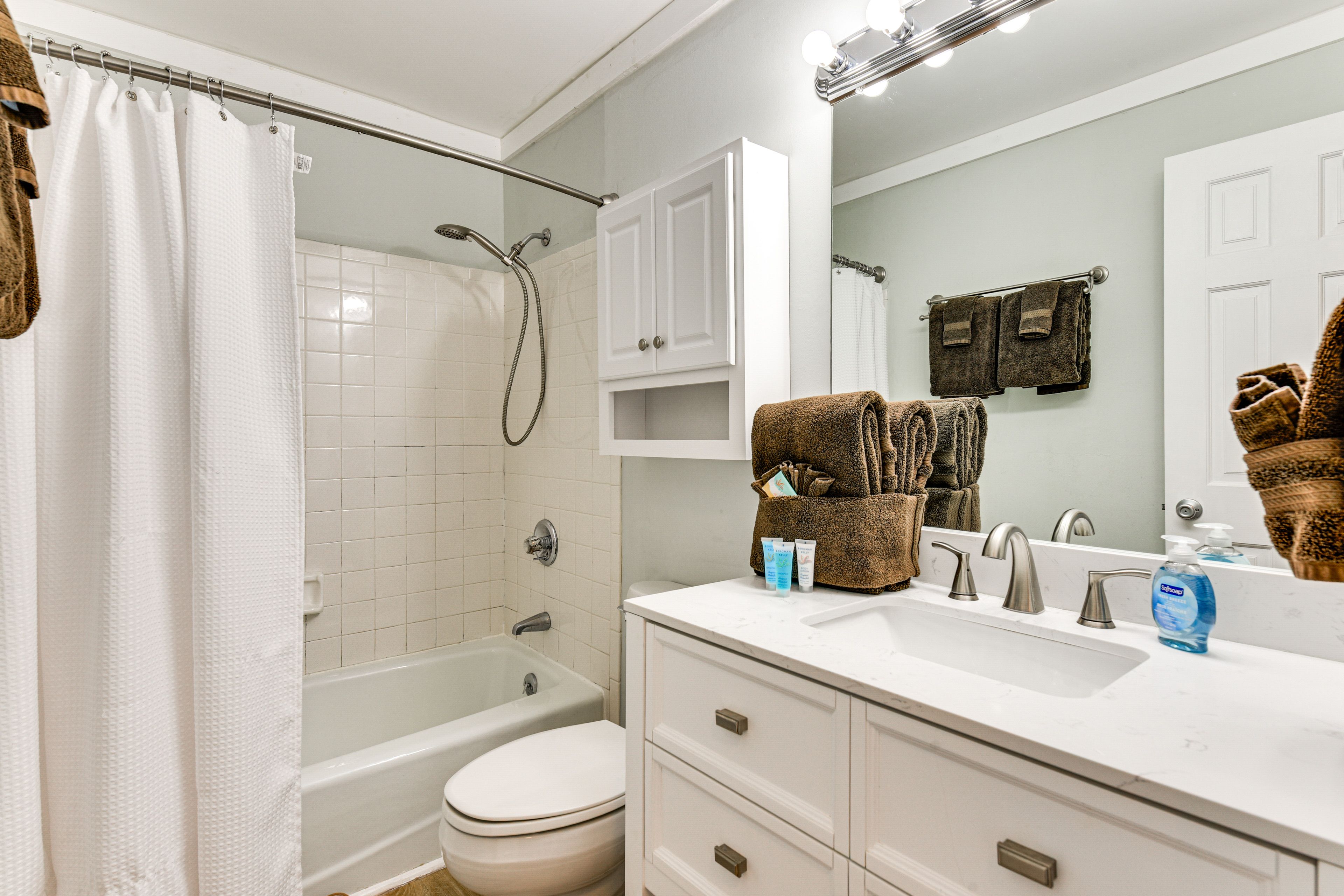Full Bathroom | 2nd Floor