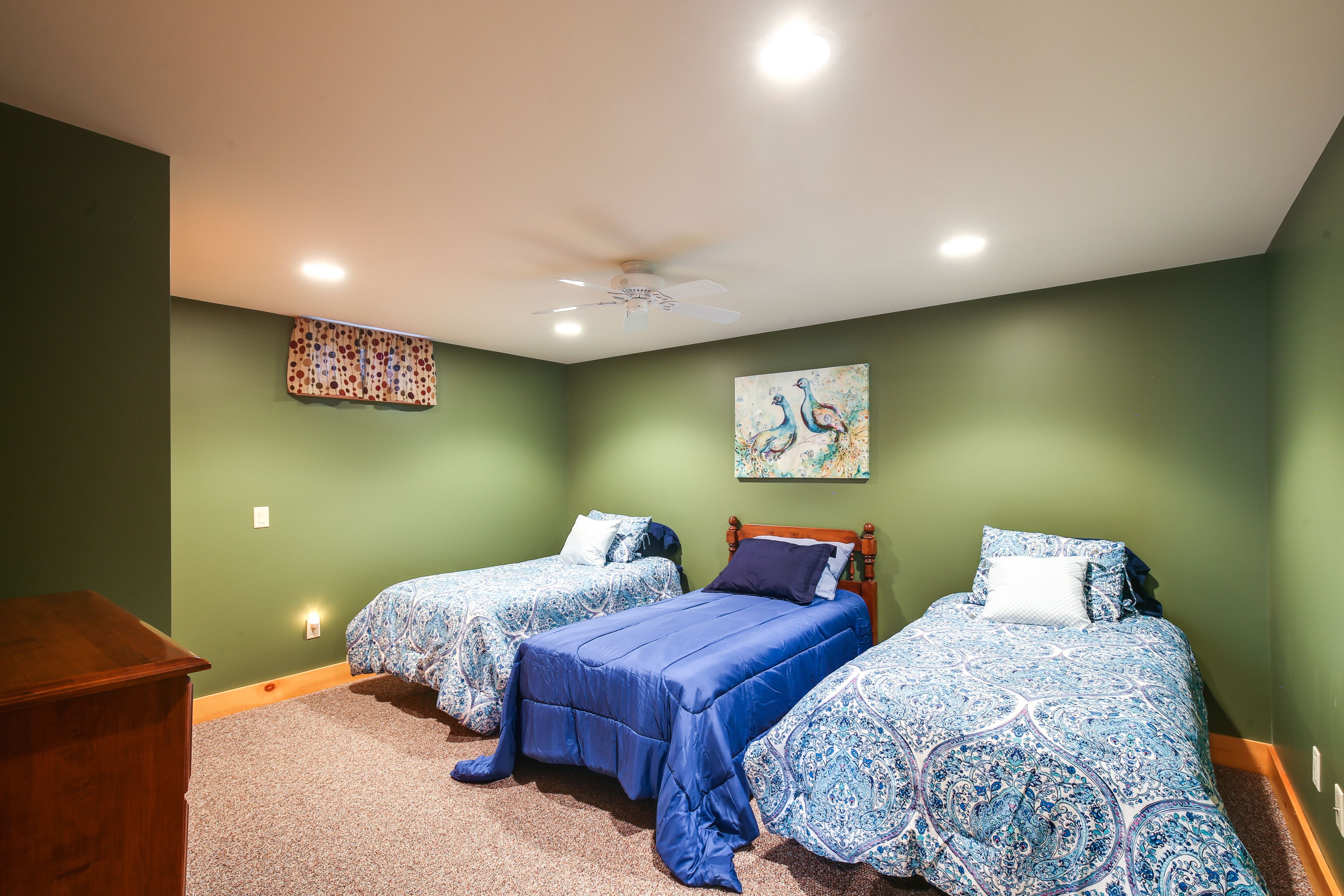 Bedroom 3 | 3 Twin Beds