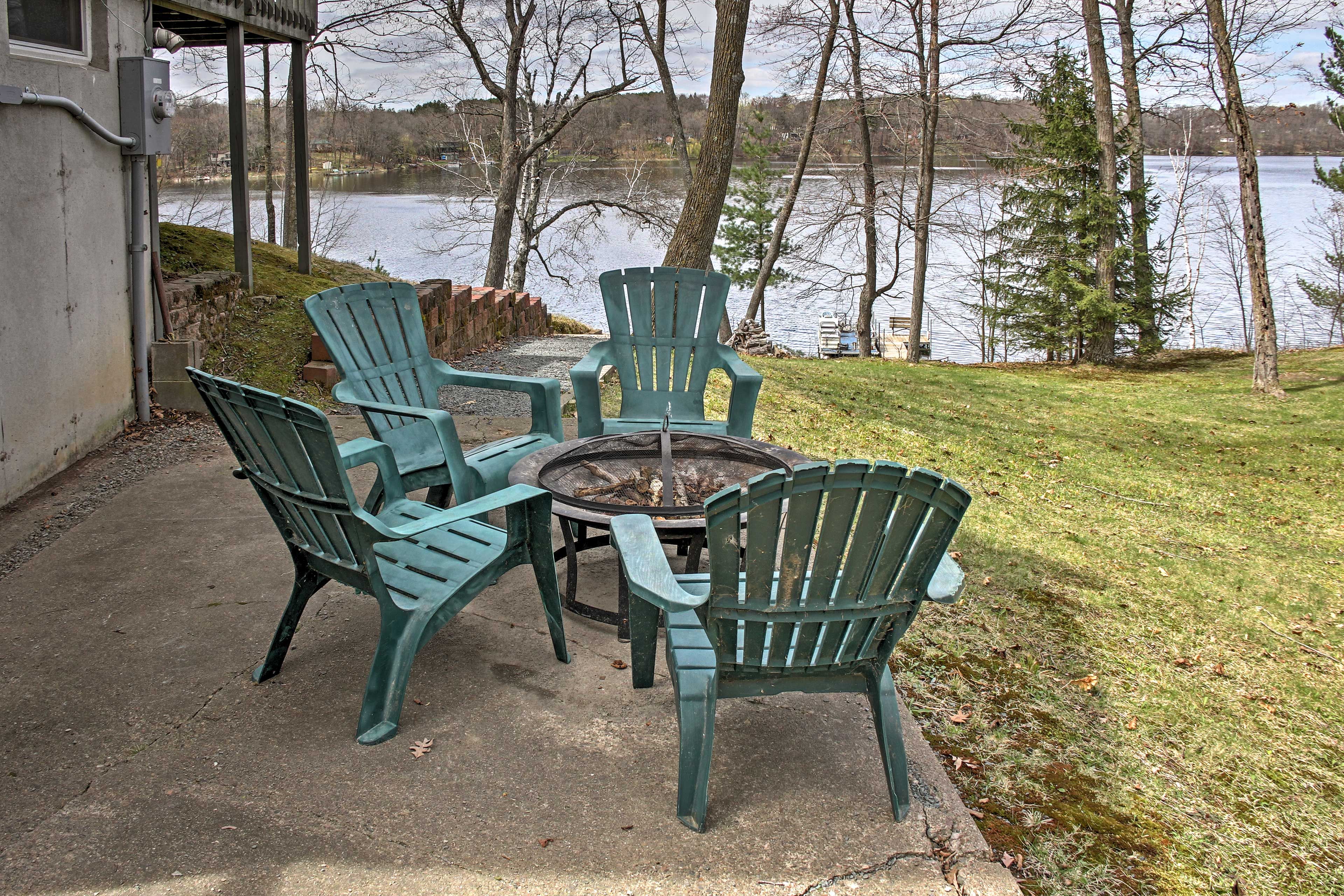 Private Yard | Fire Pit | Water Access | Boats Available