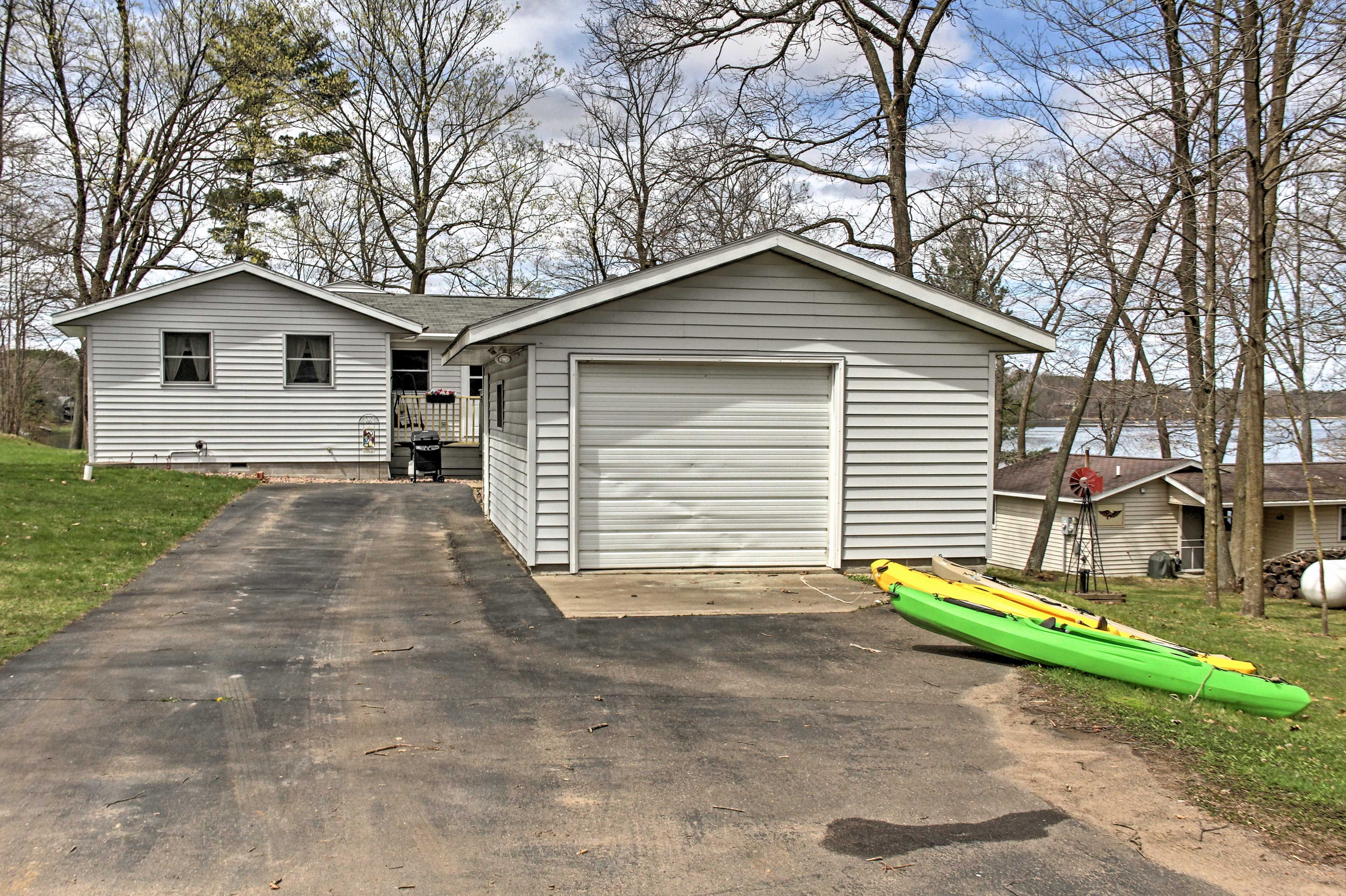 Parking | Garage (1 Vehicle) | Driveway (4 Vehicles) | Trailer Parking Available