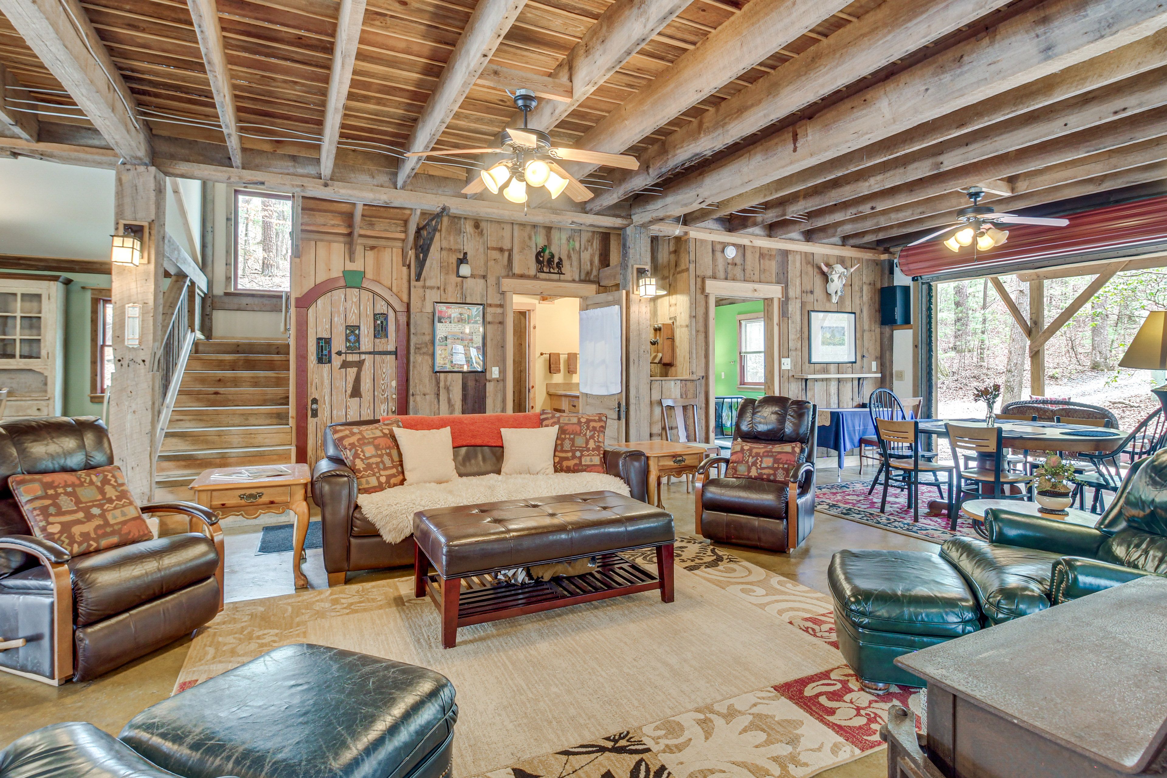 Sitting Area | 1st Floor