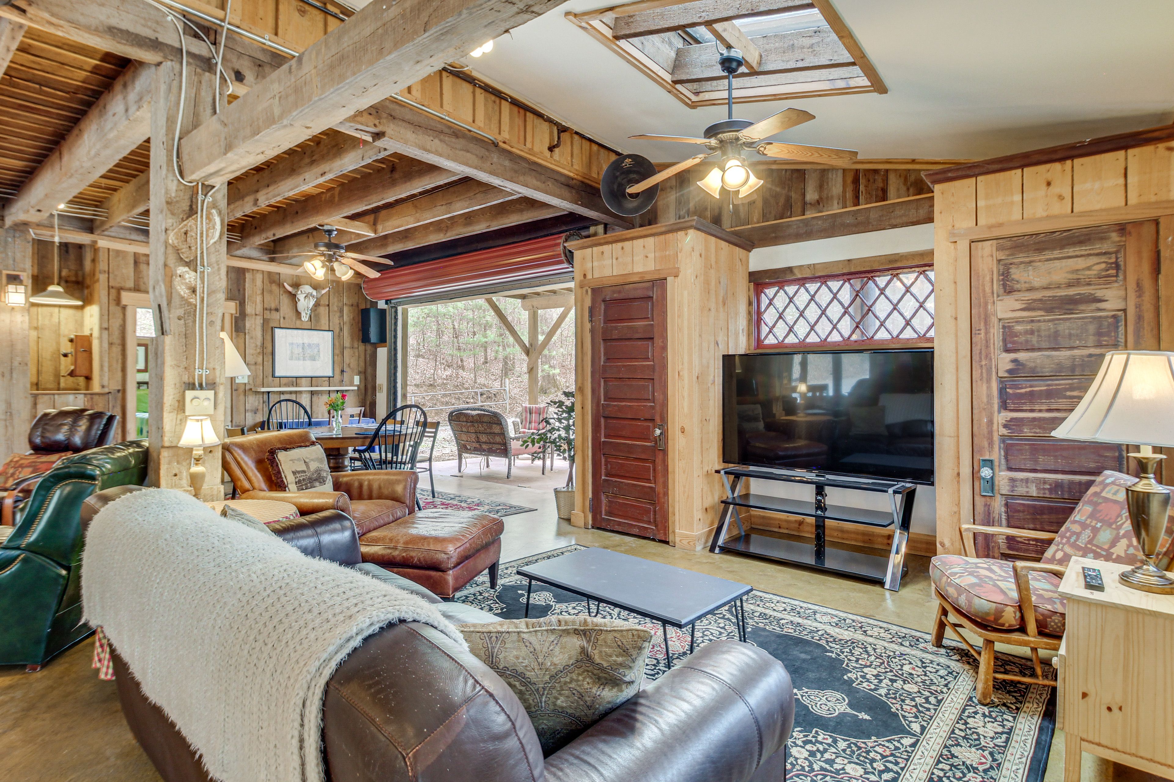 Living Room | Free WiFi | 1st Floor