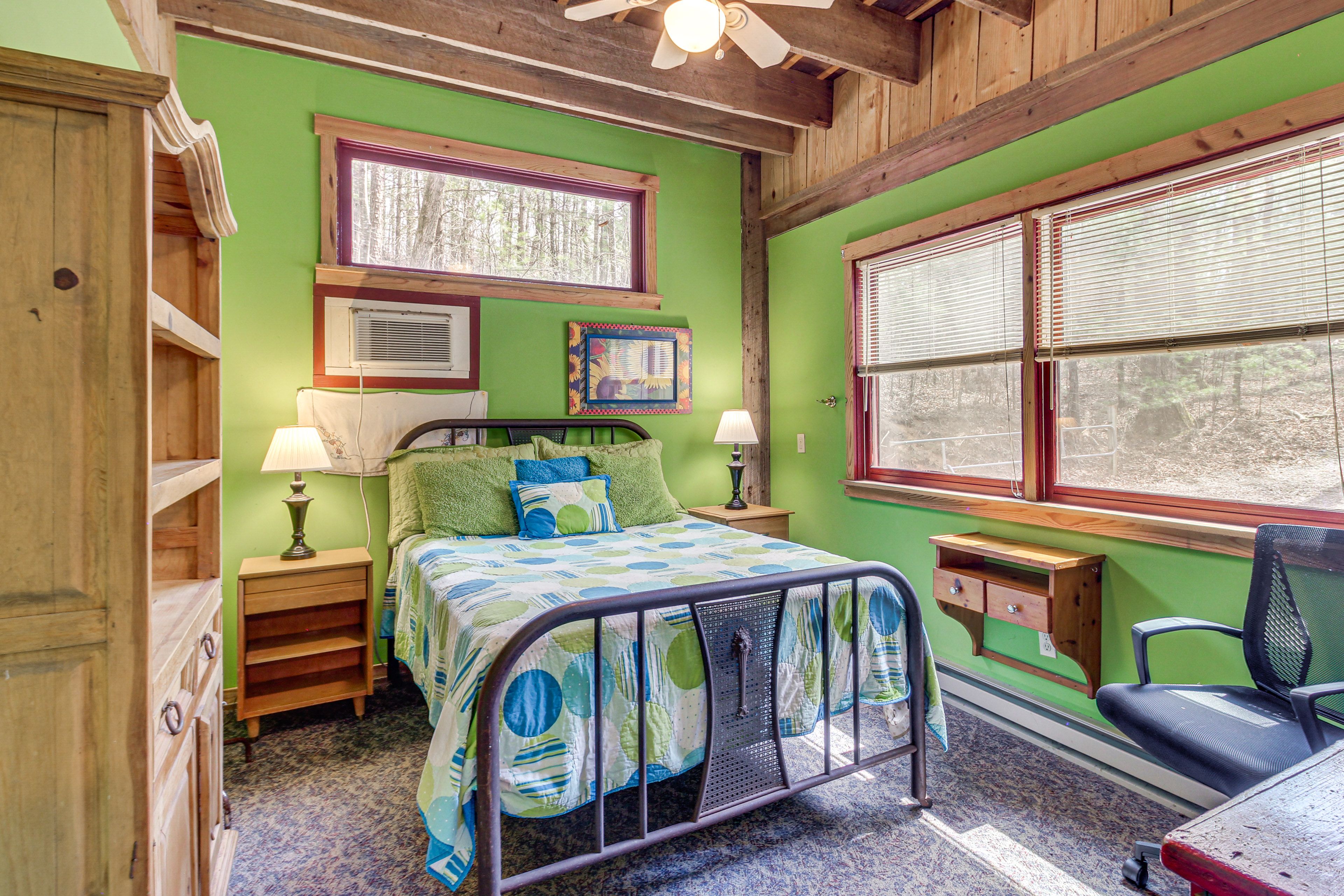 Bedroom 1 | Full Bed | 1st Floor