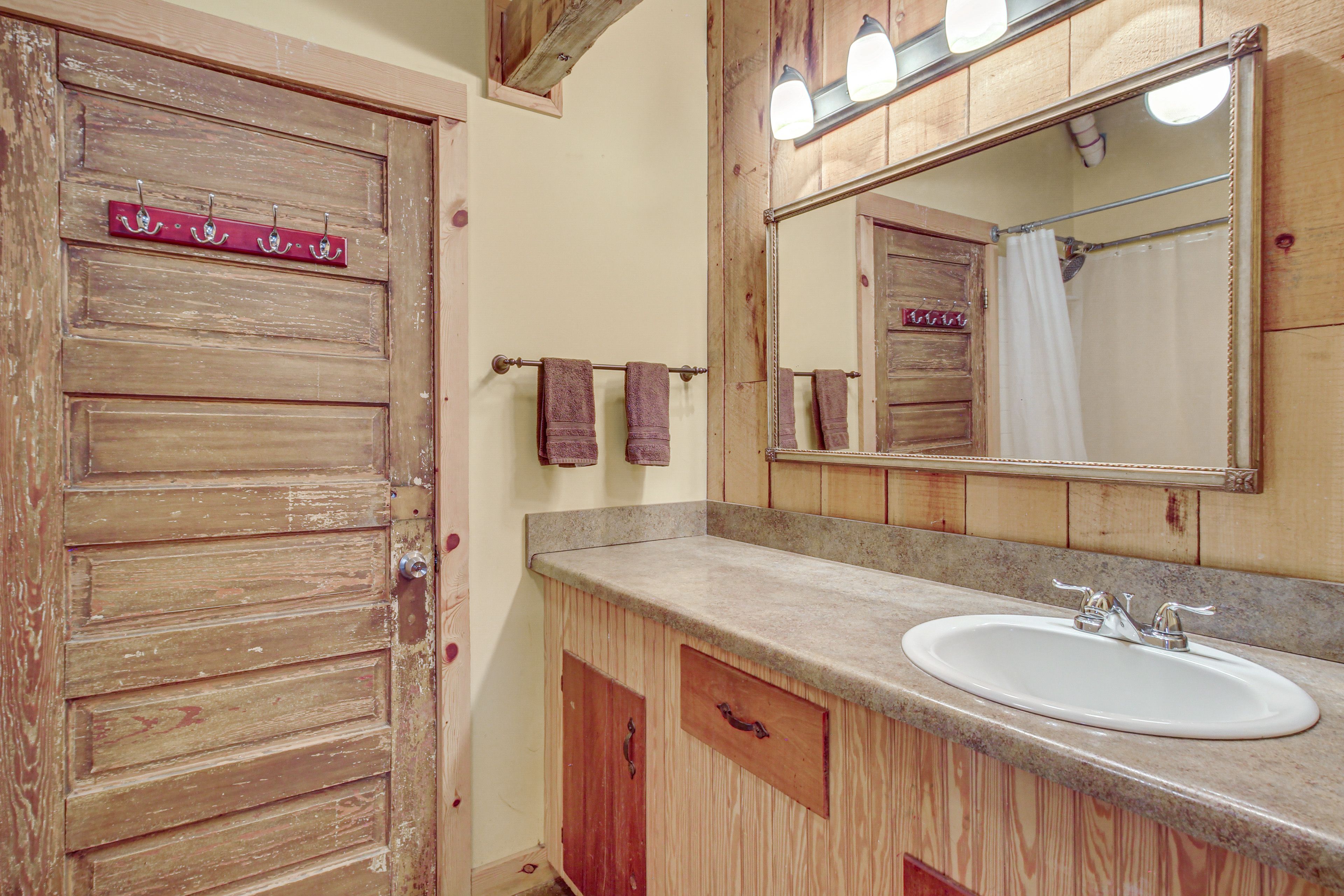 Full Bathroom | 1st Floor