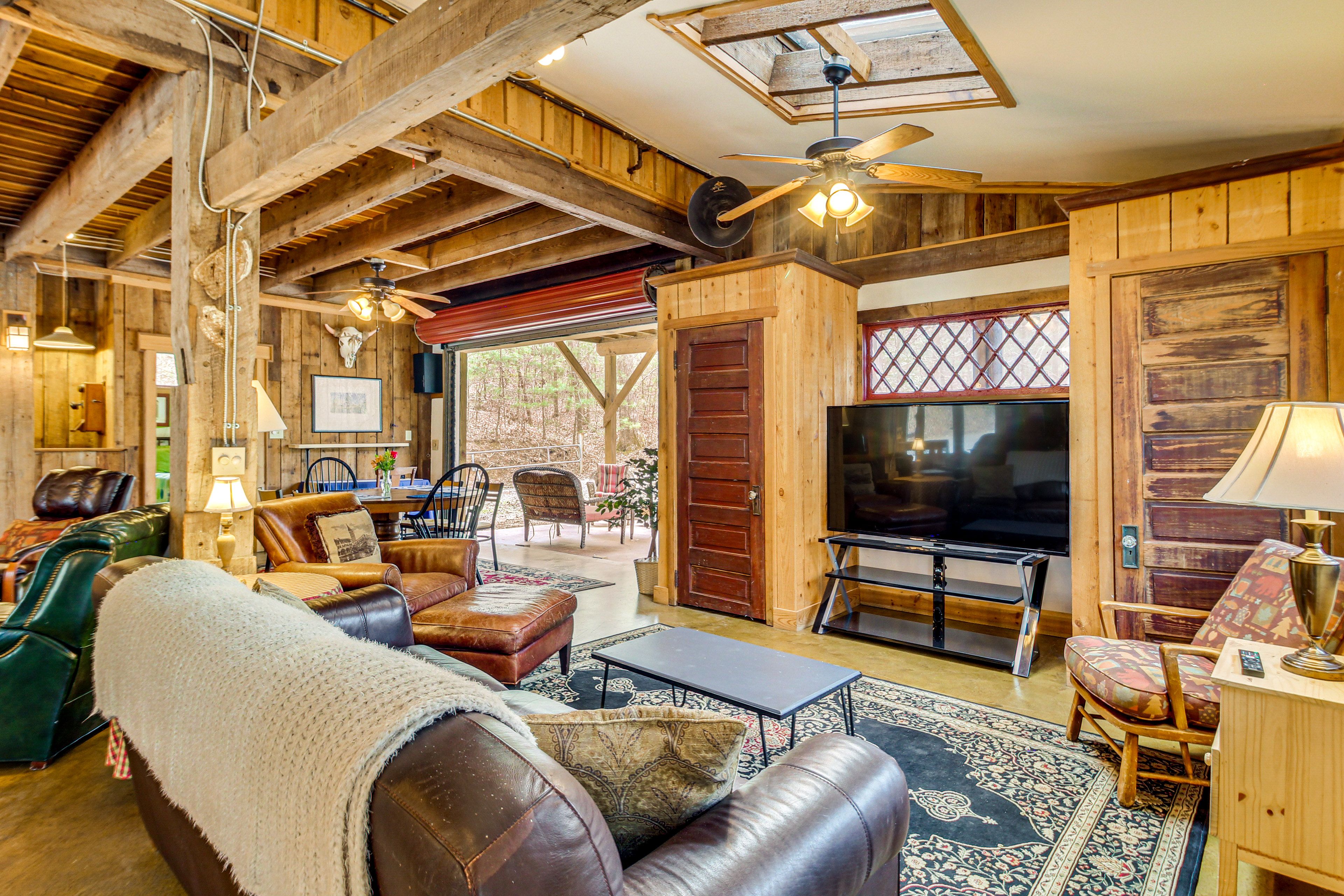 Living Room | Free WiFi | 1st Floor