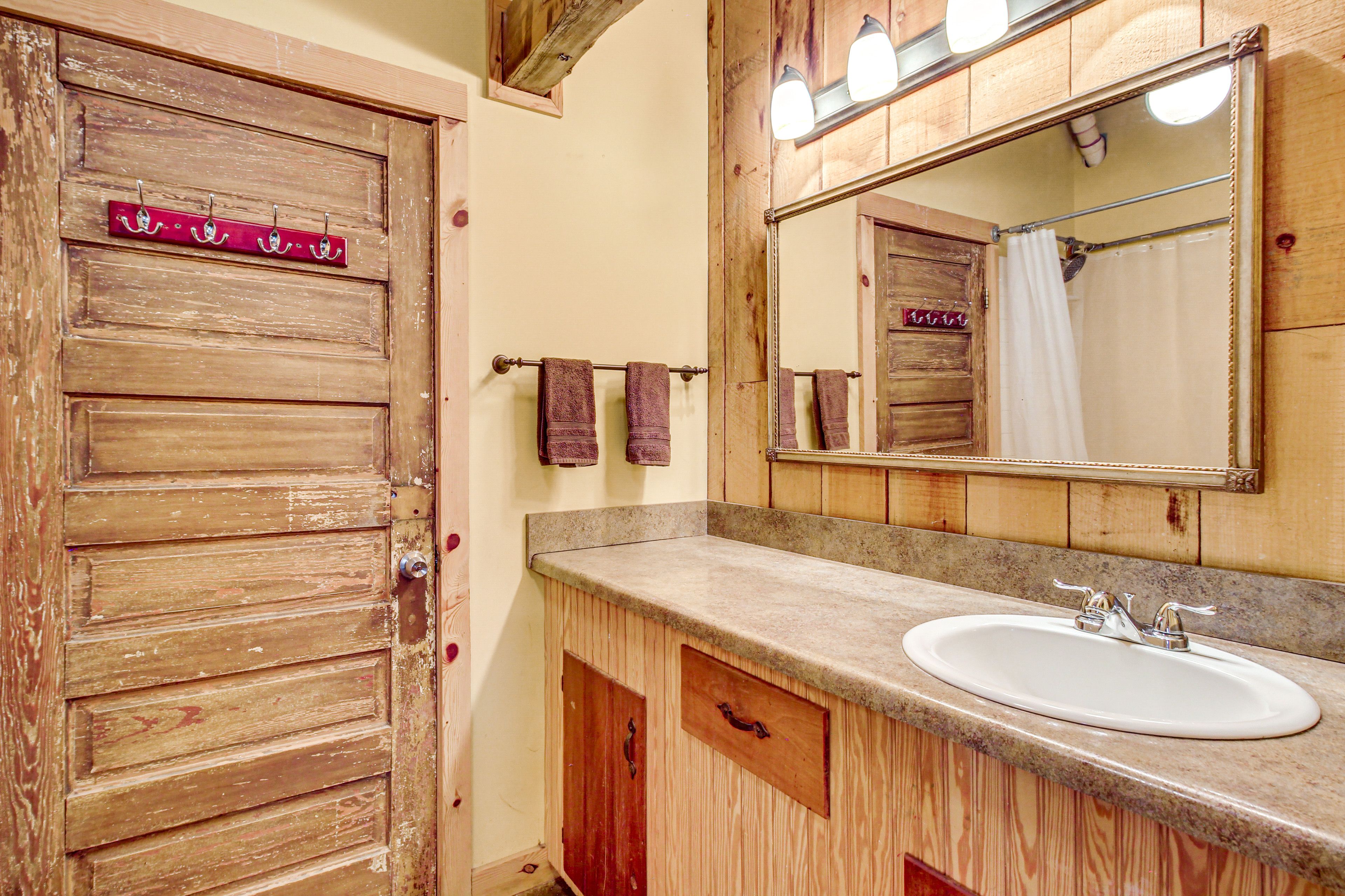 Full Bathroom | 1st Floor