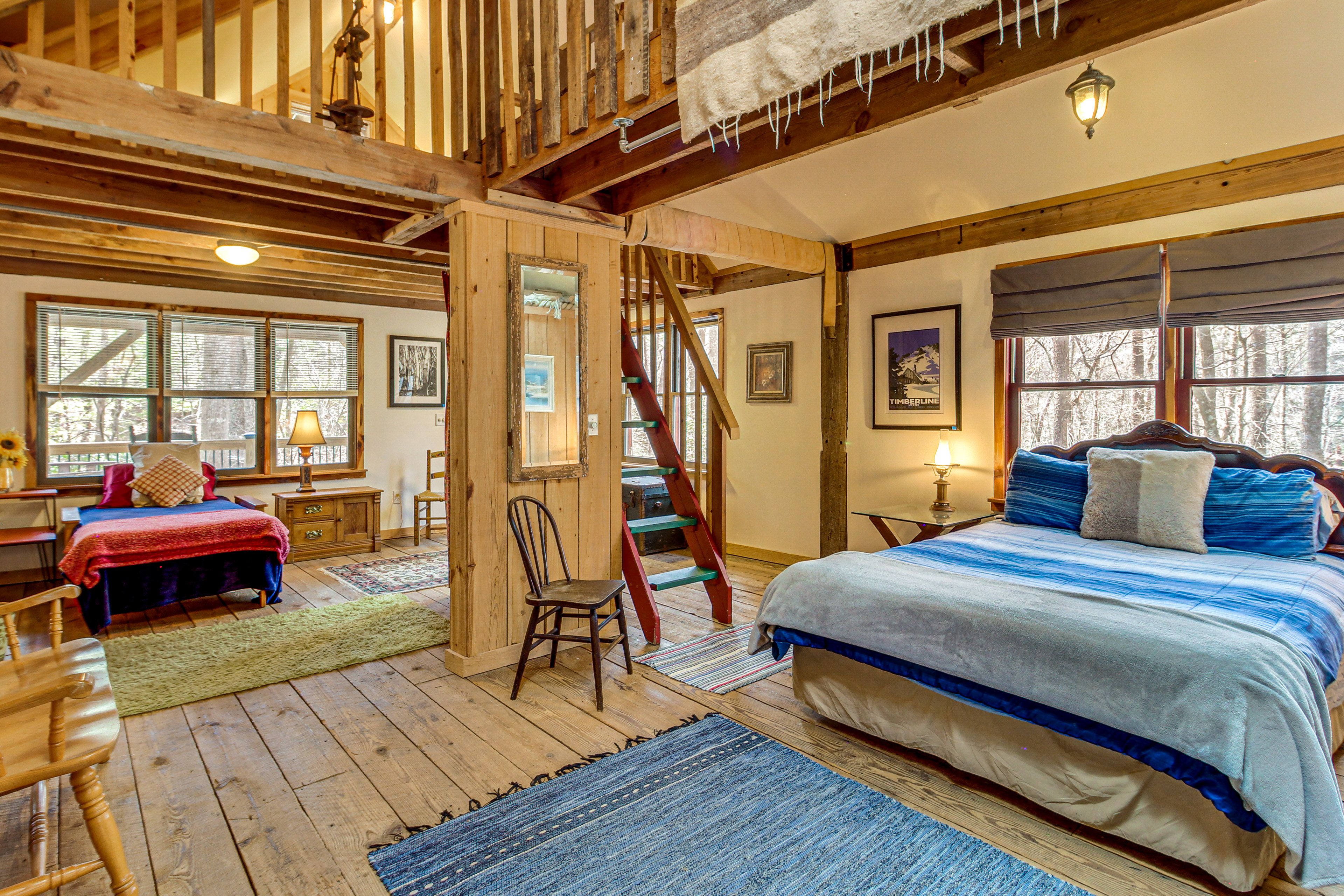 Open Second Level Living Area | Queen Bed | Twin Bed | 2nd Floor