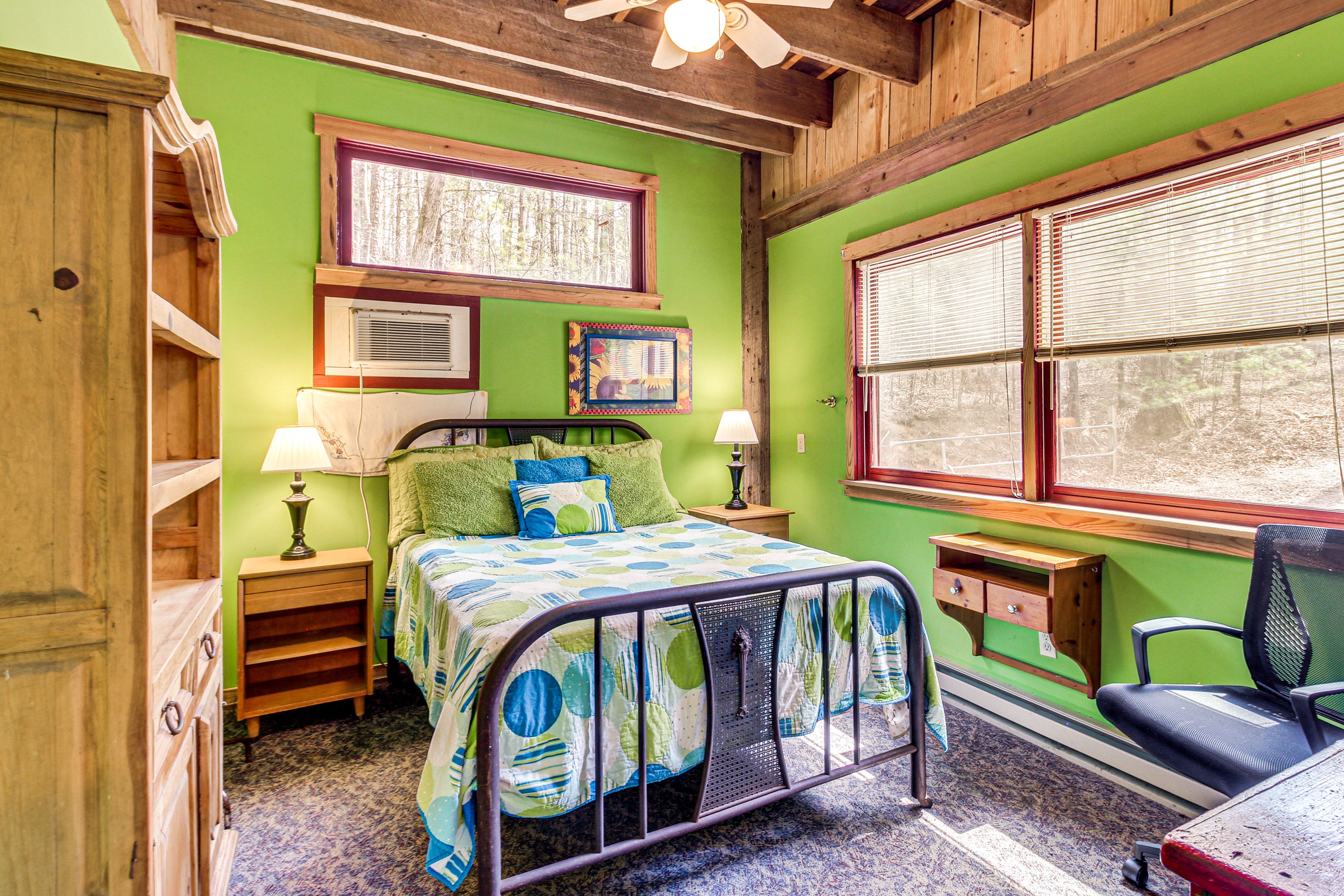 Bedroom 1 | Full Bed | 1st Floor