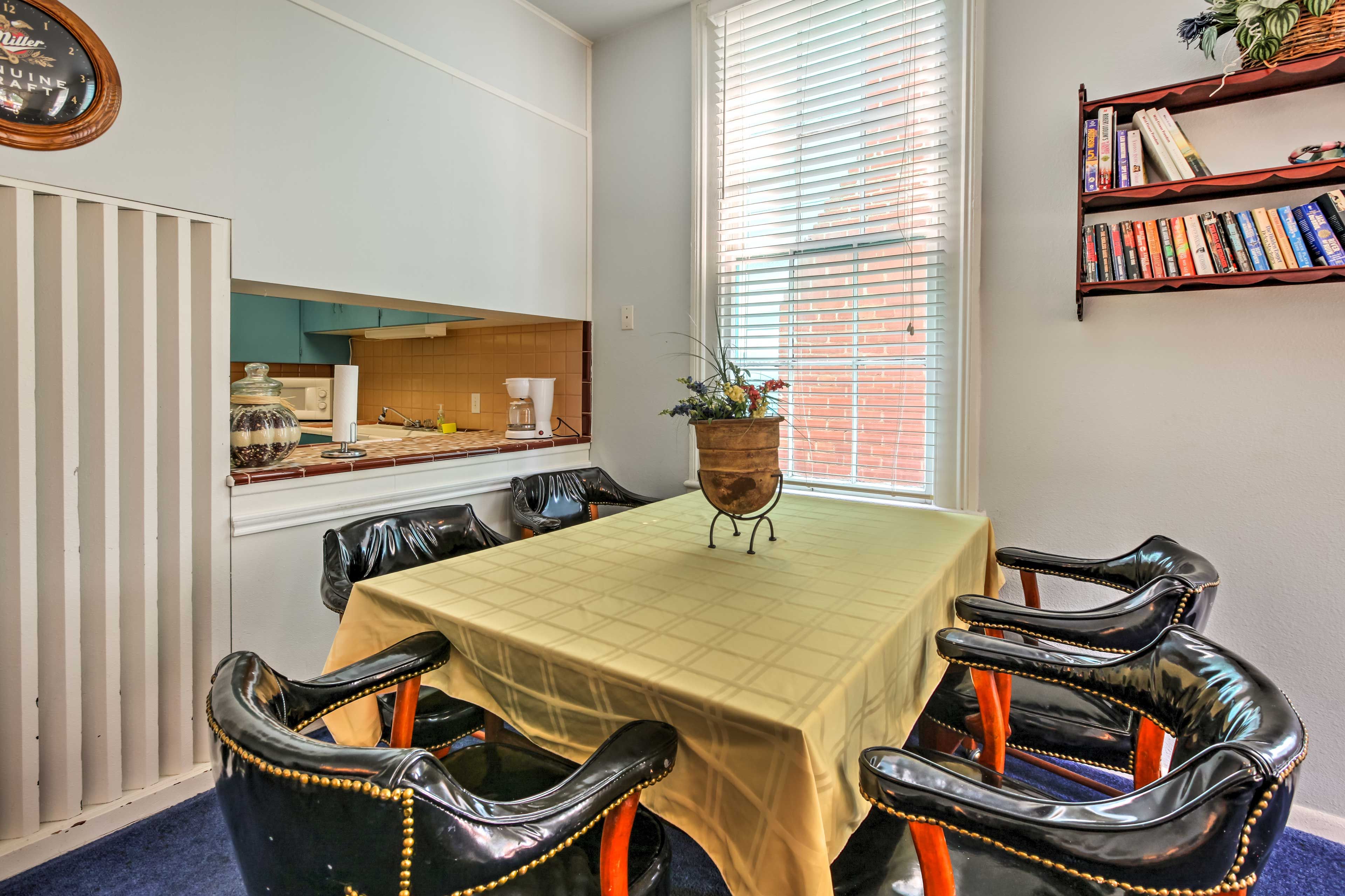 Dining Area | Dishware/Flatware Provided