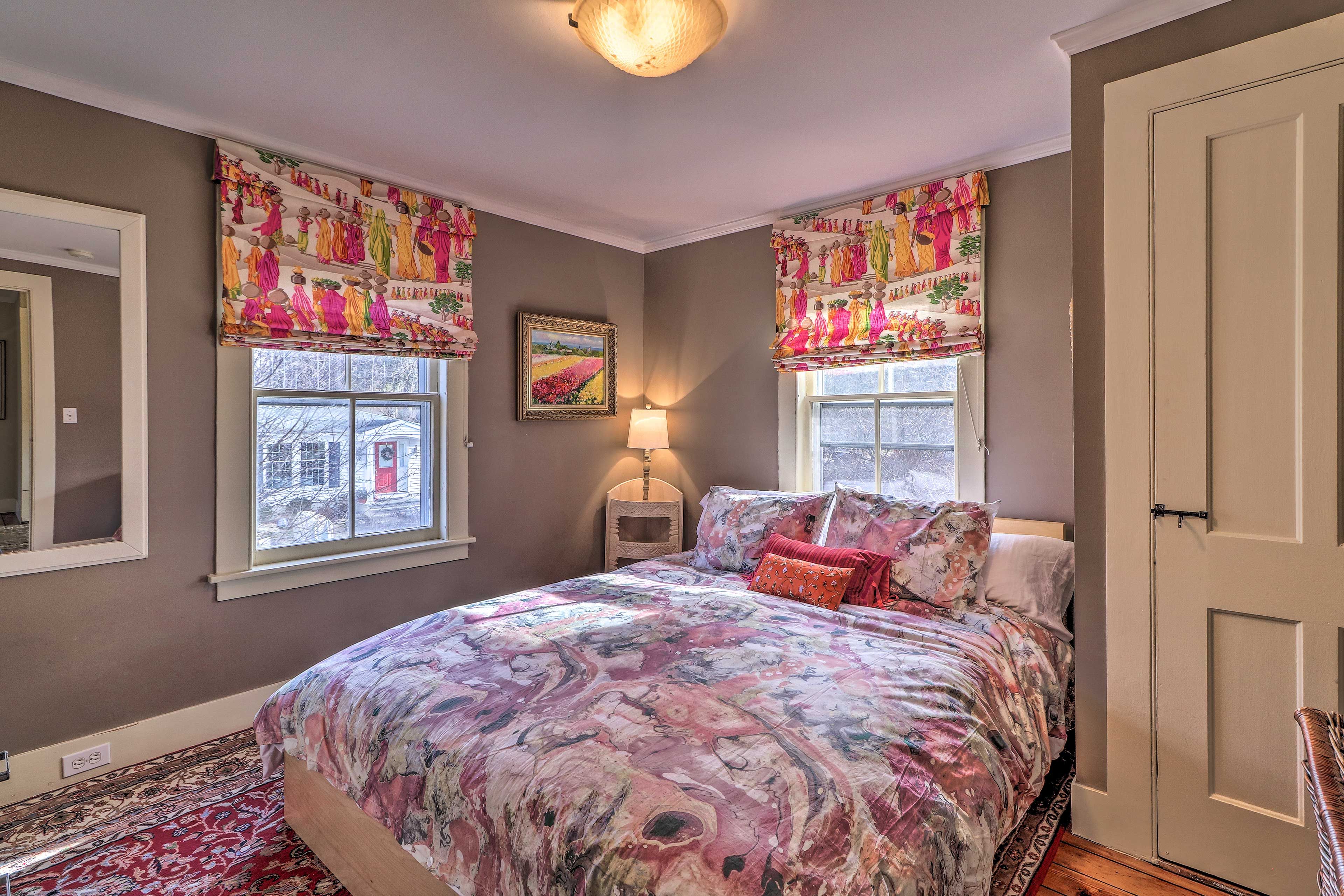 Bedroom 1 | Queen Bed