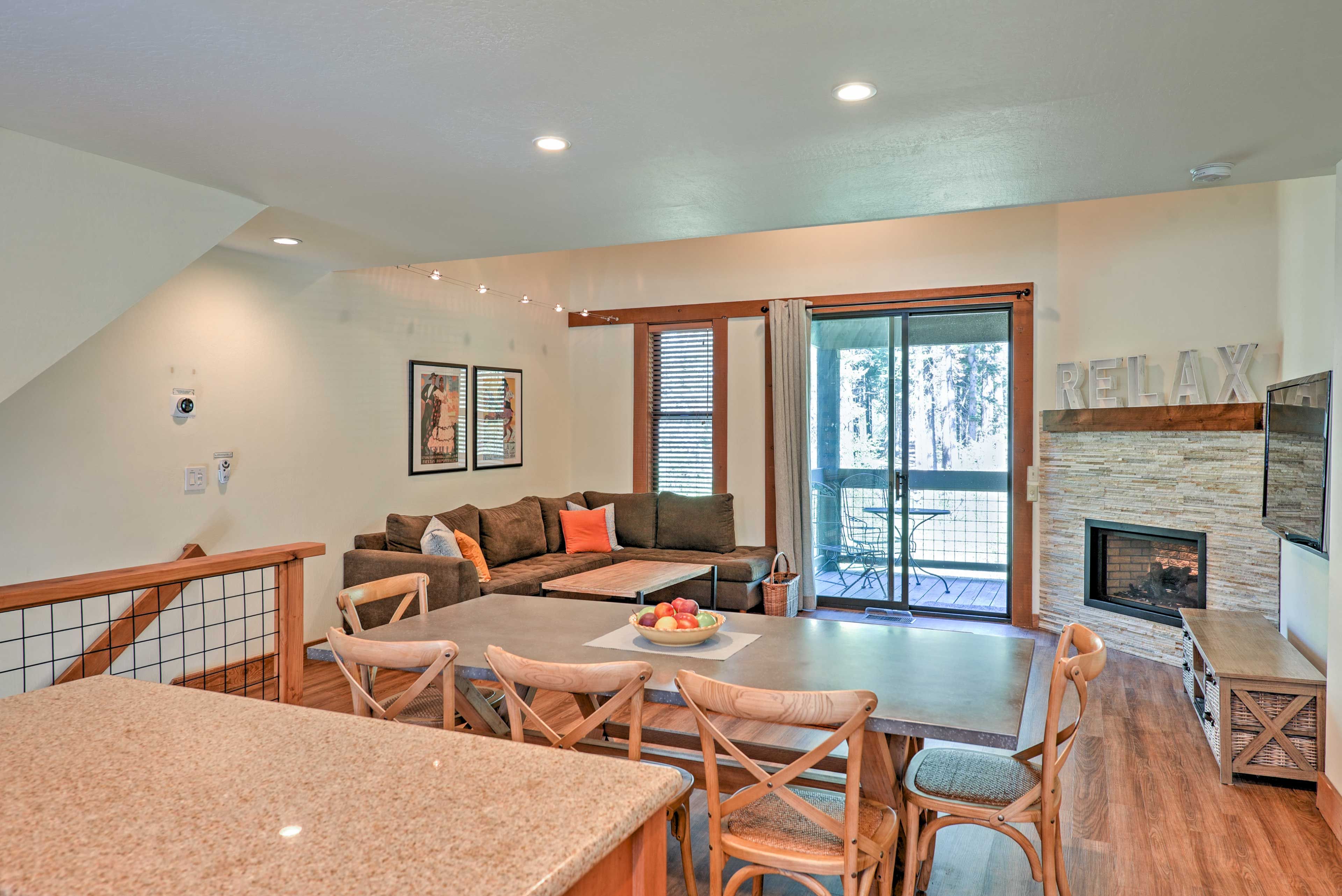Chat with your travel companions over a home-cooked meal at this dining table.