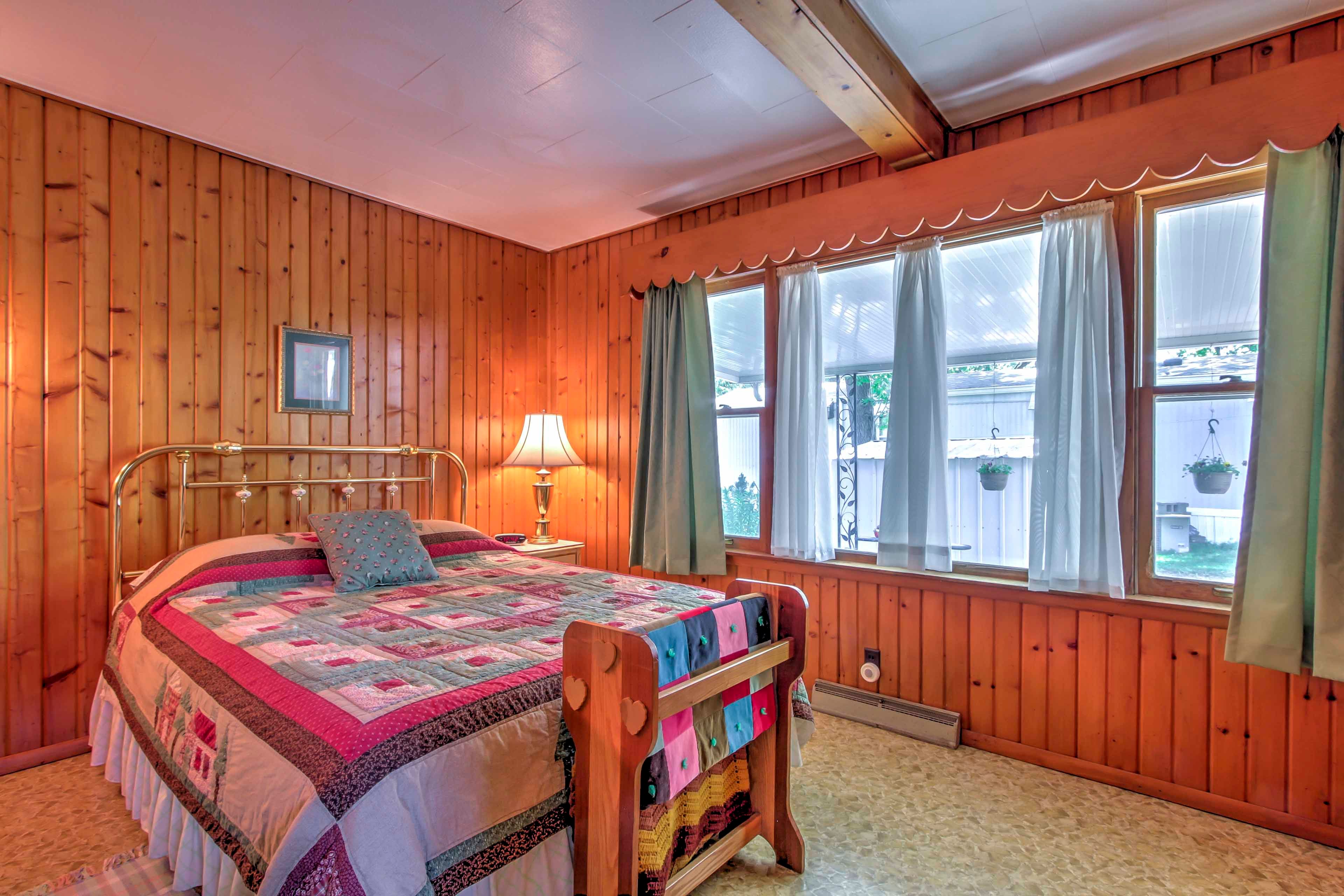Bedroom 1 | Queen Bed | Twin Bunk Bed