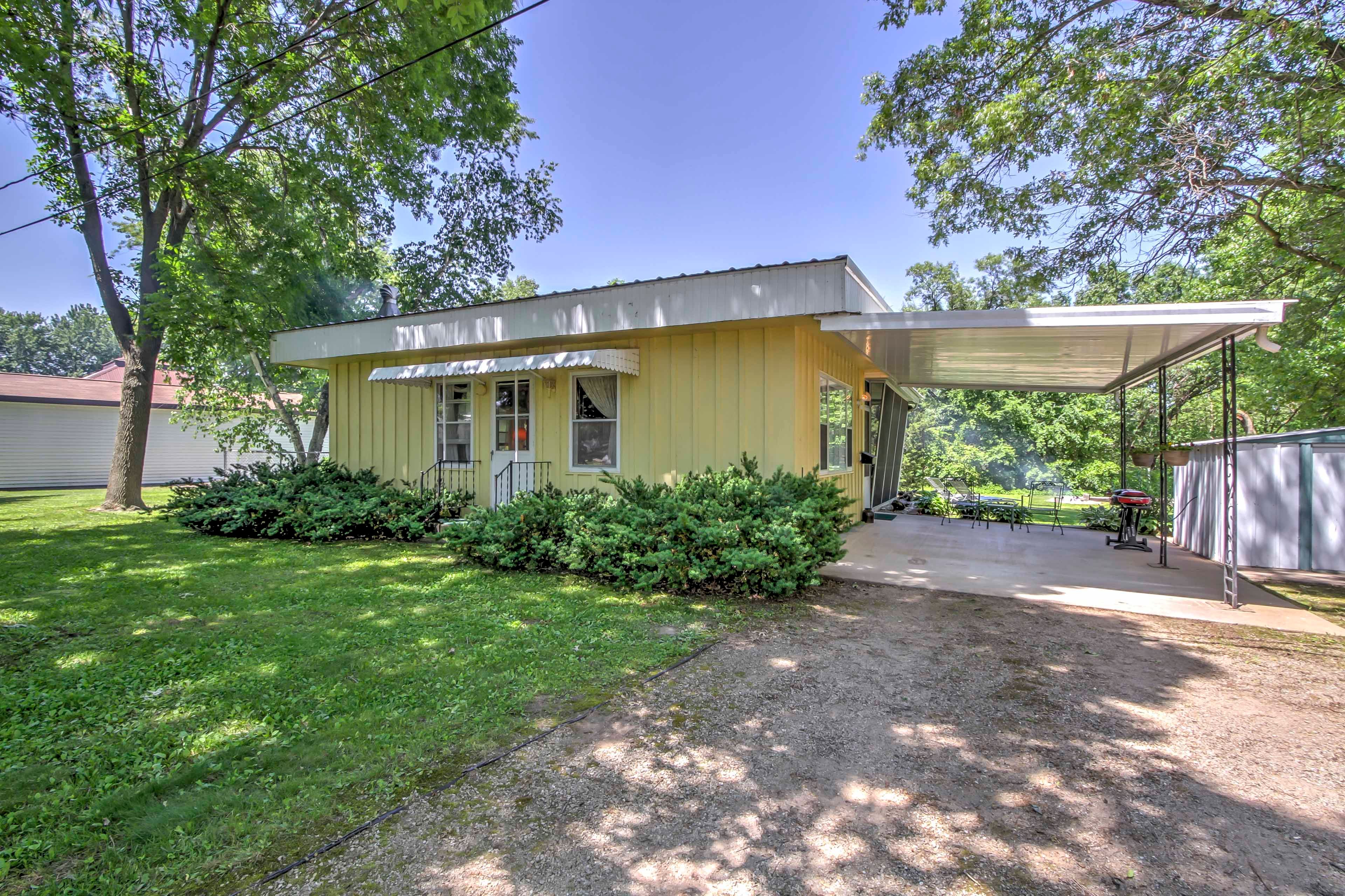 Exterior | Carport (1 Vehicle) | Driveway (3 Vehicles)