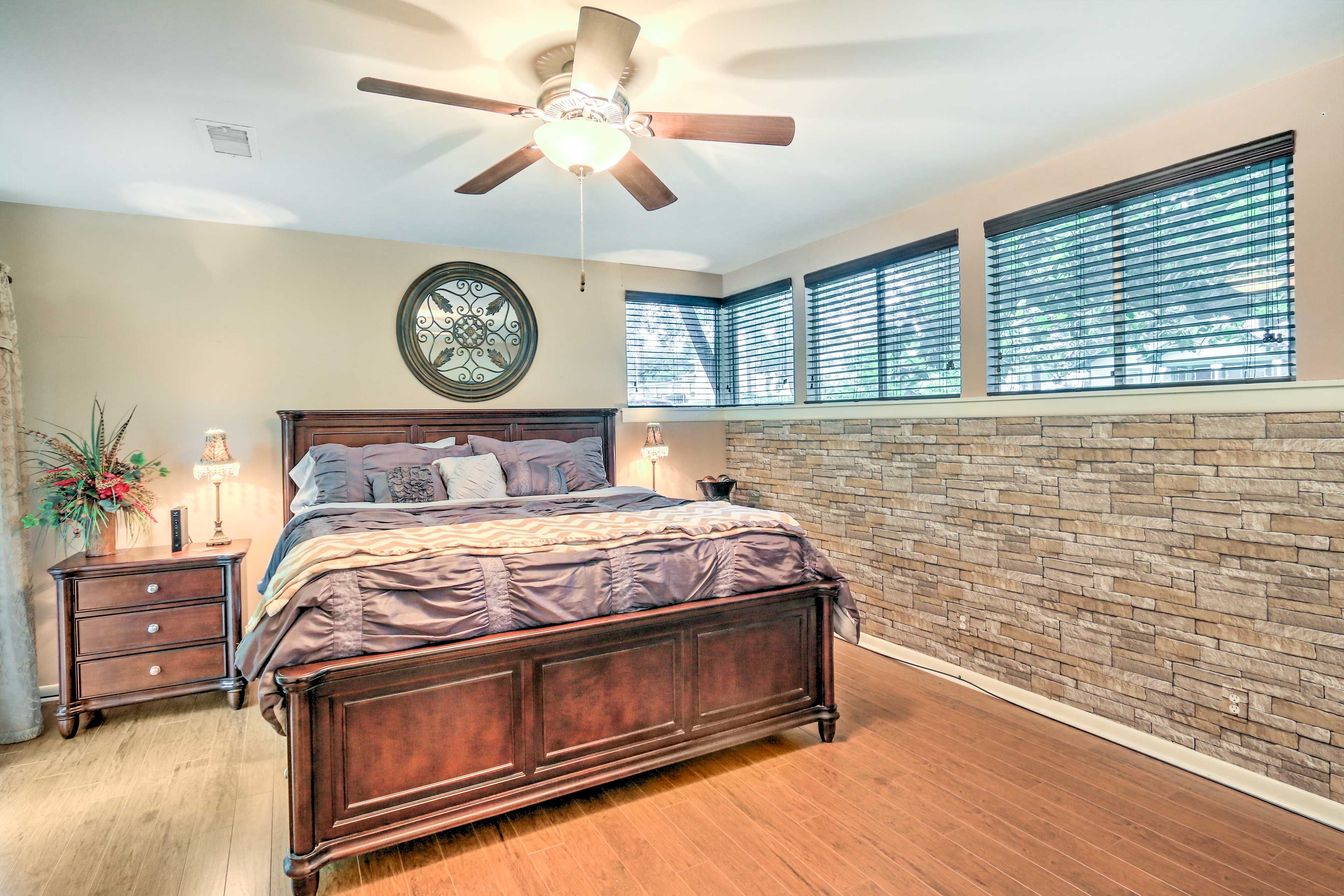 Bedroom 1 | King Bed