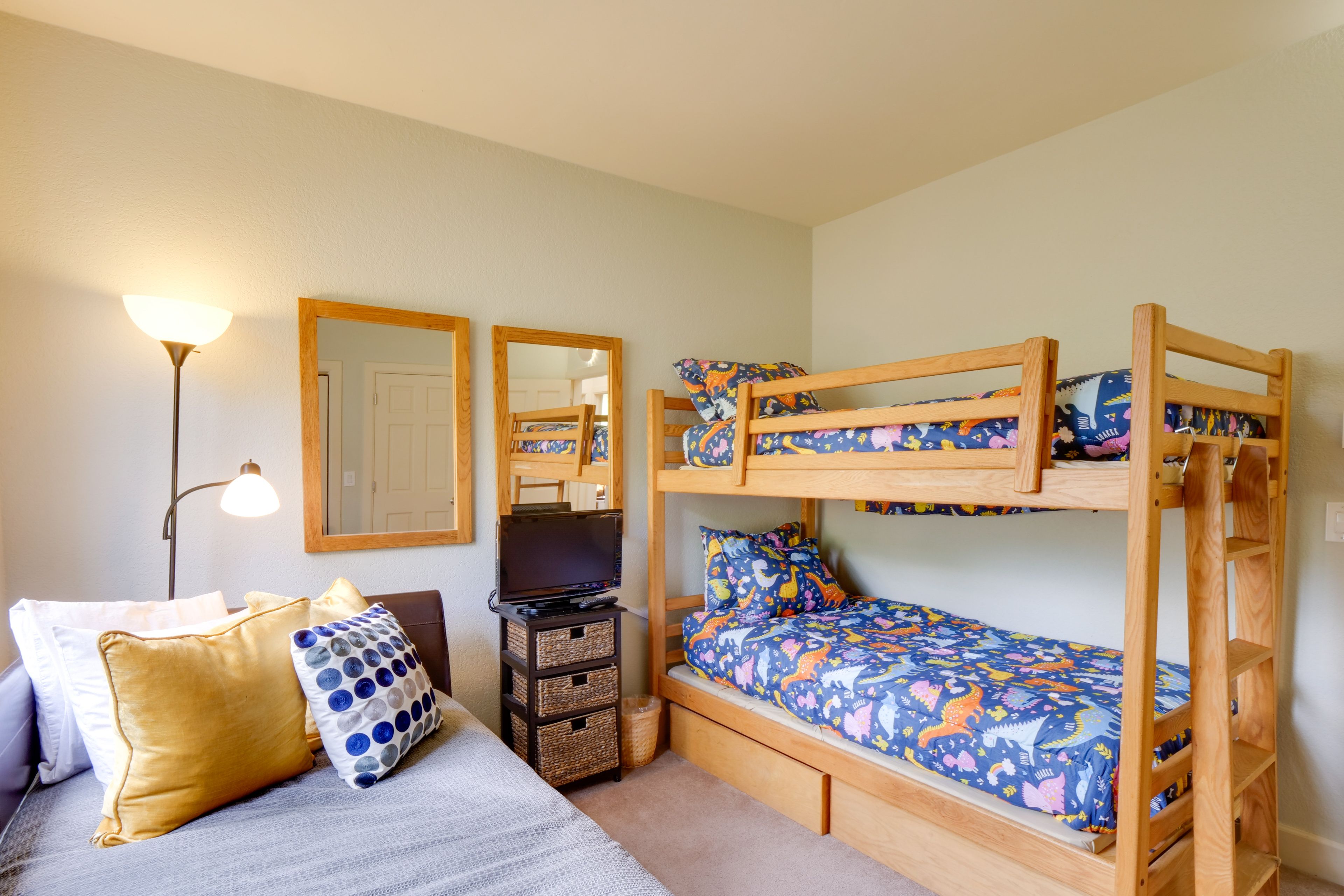Bedroom 3 | Twin Bunk Bed, Twin Daybed w/ Twin Trundle Bed