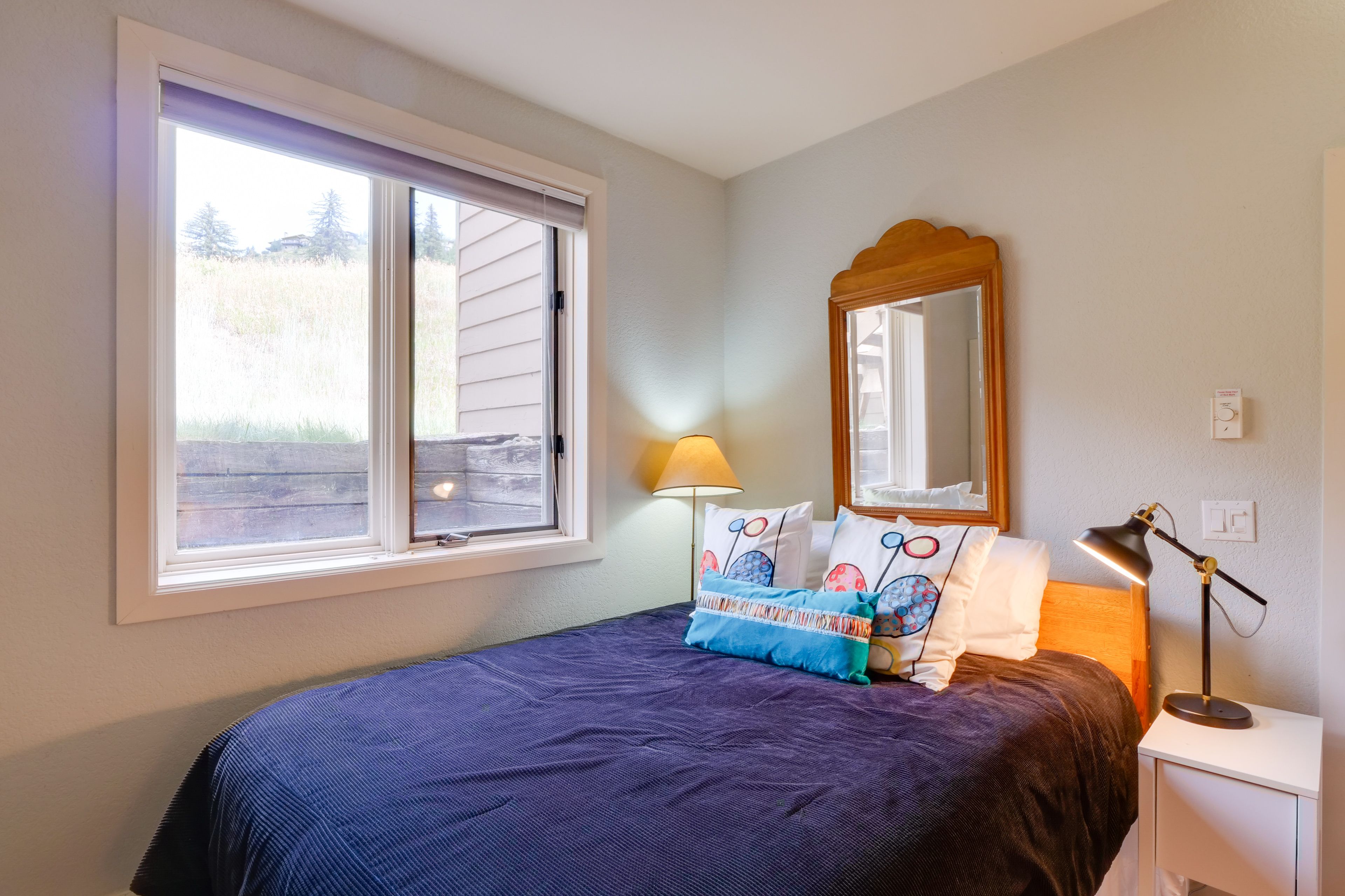 Bedroom 2 | Queen Bed