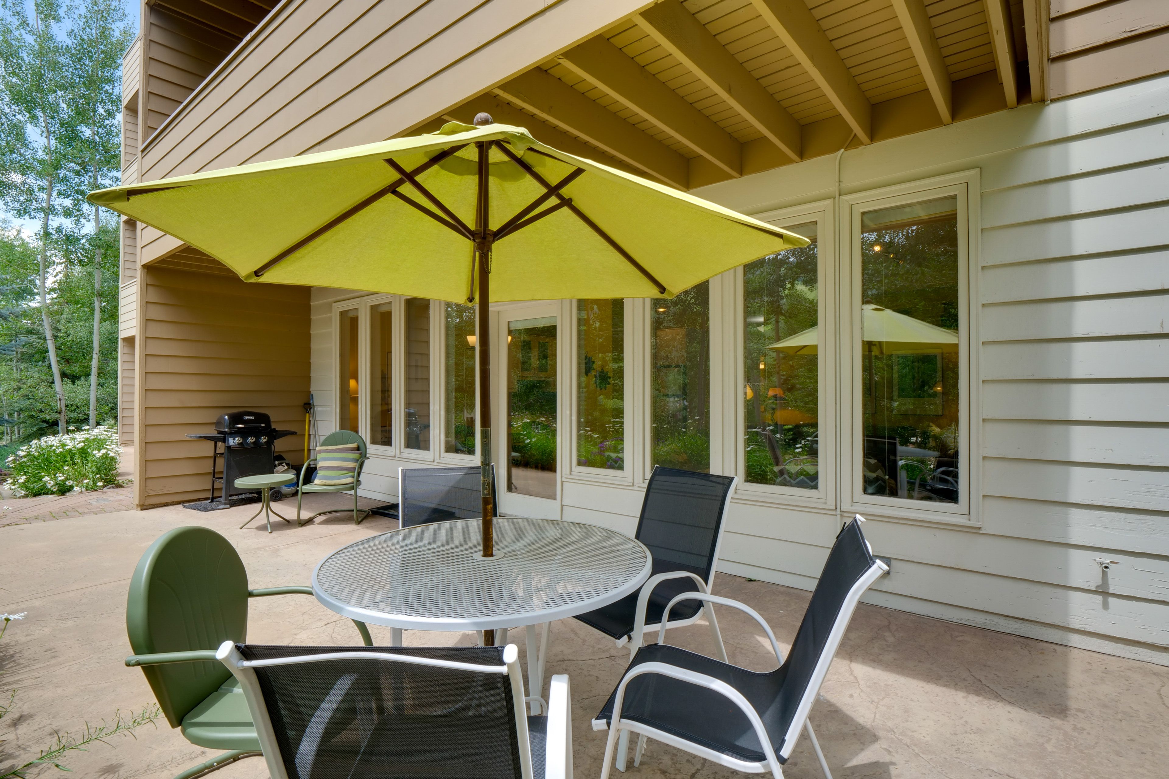 Private Patio | Gas Grill