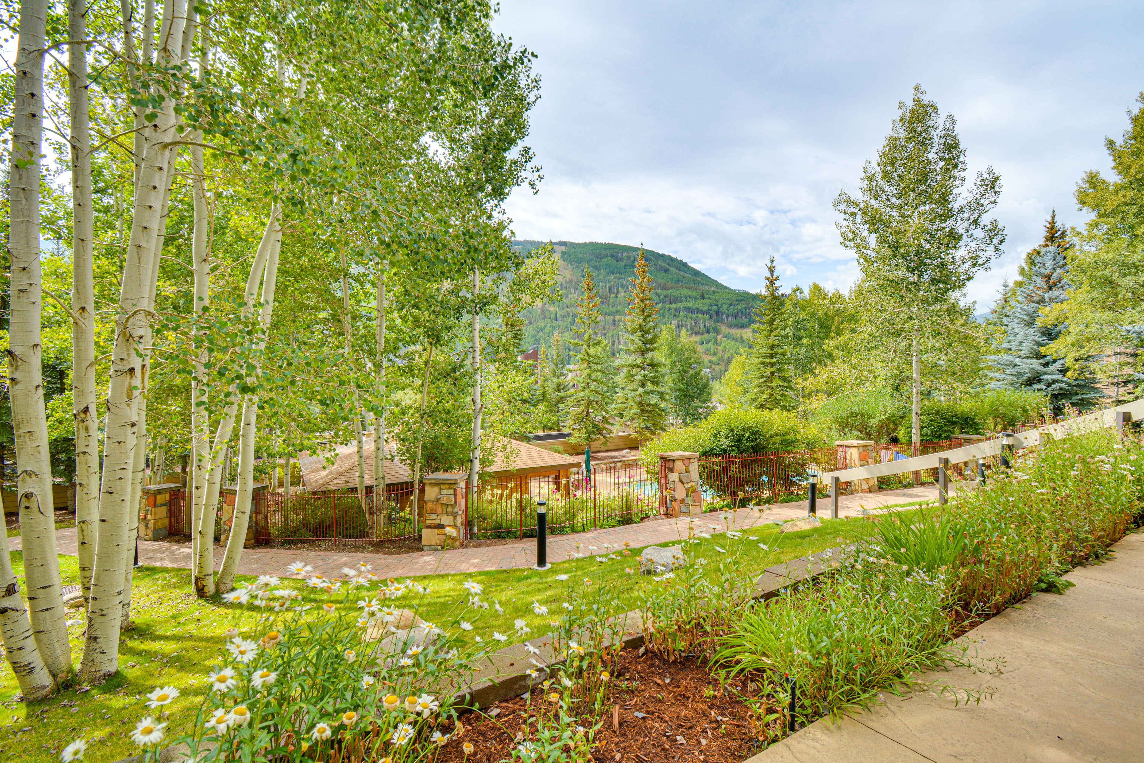 Community Pool & Hot Tub Access