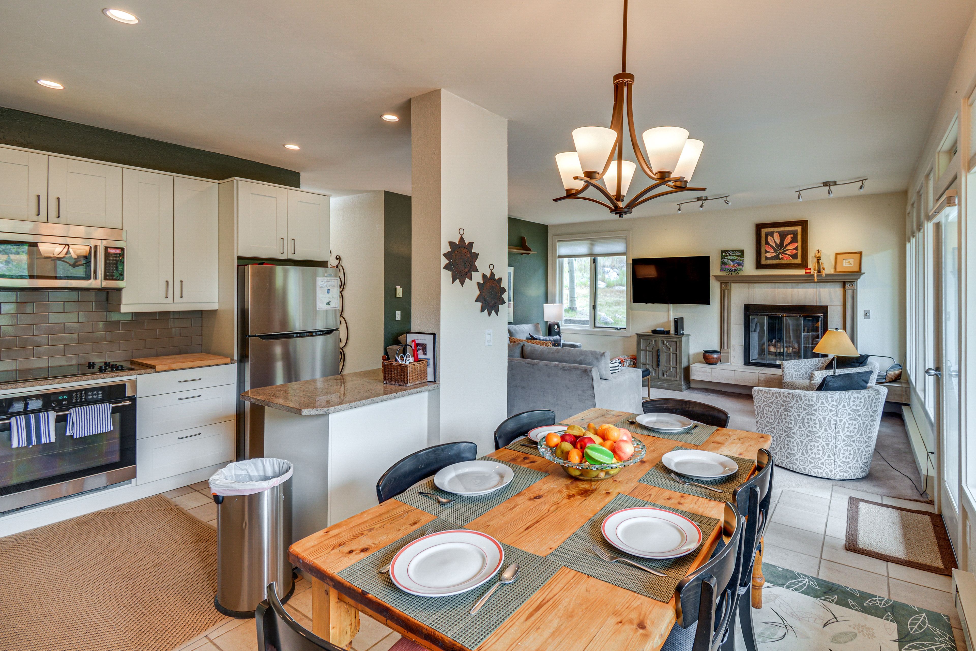 Dining Area | Dishware & Flatware Provided | Single-Story Condo