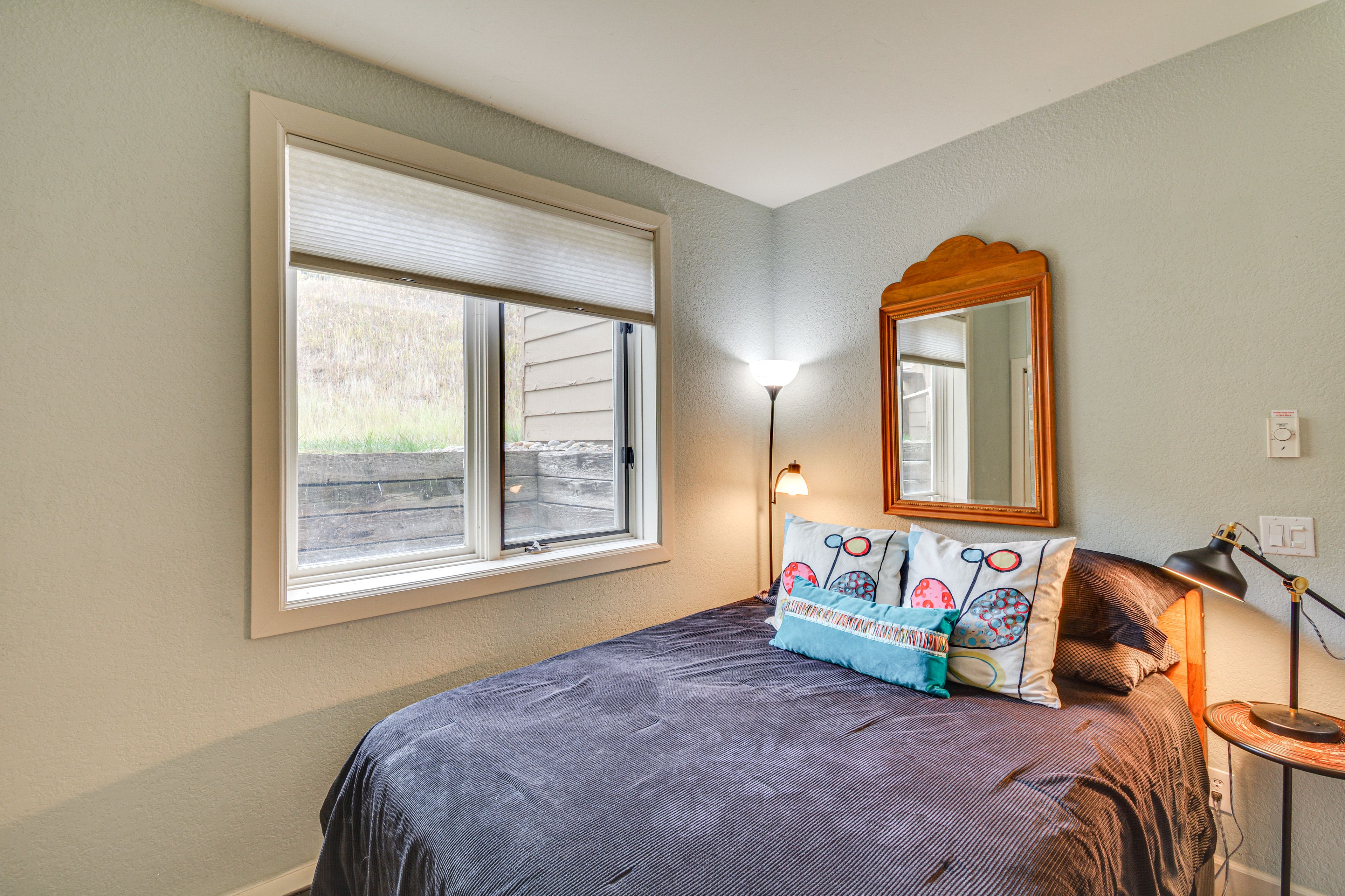 Bedroom 2 | Queen Bed