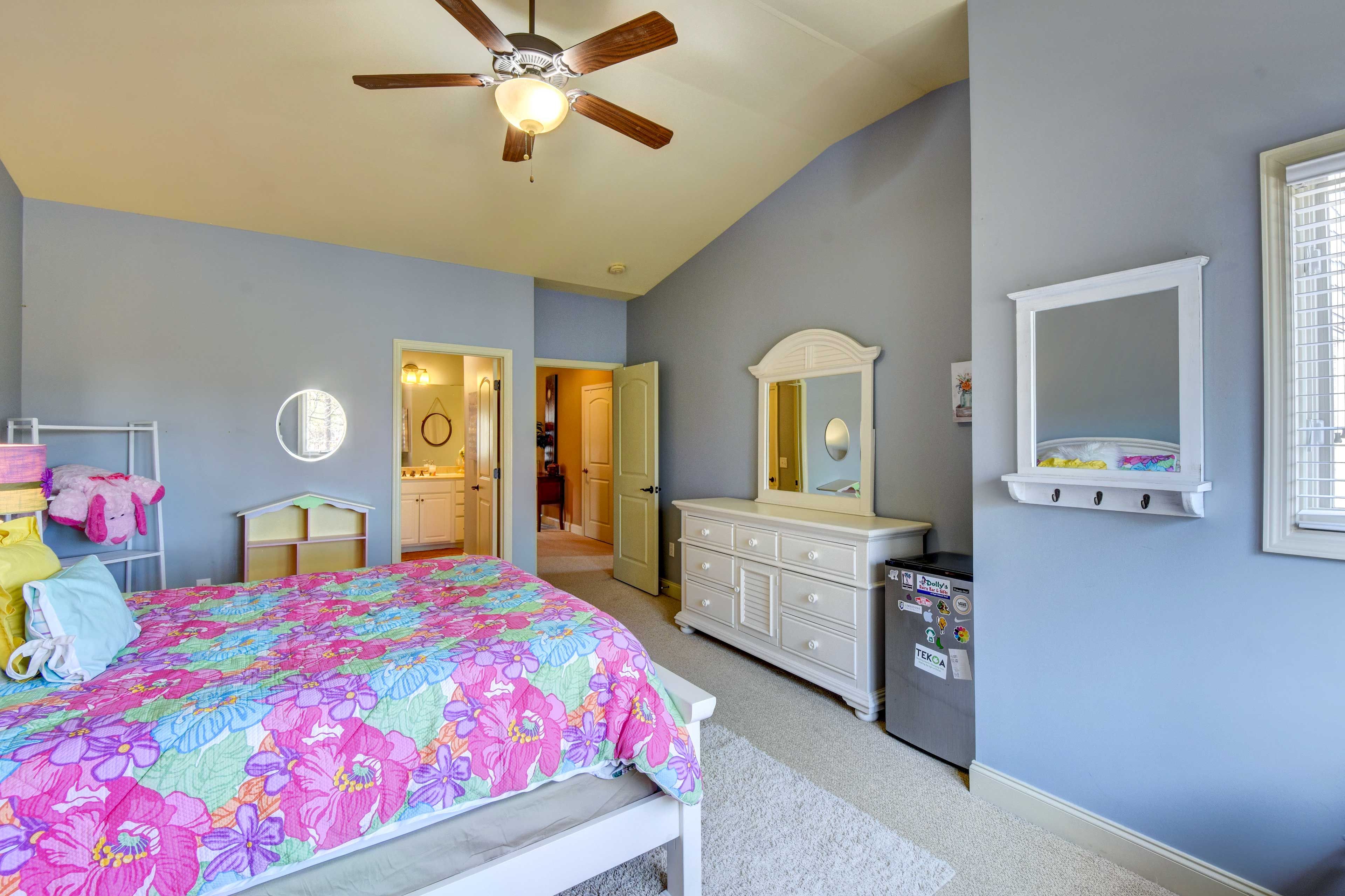 Bedroom 3 | 2nd Floor | Queen Bed