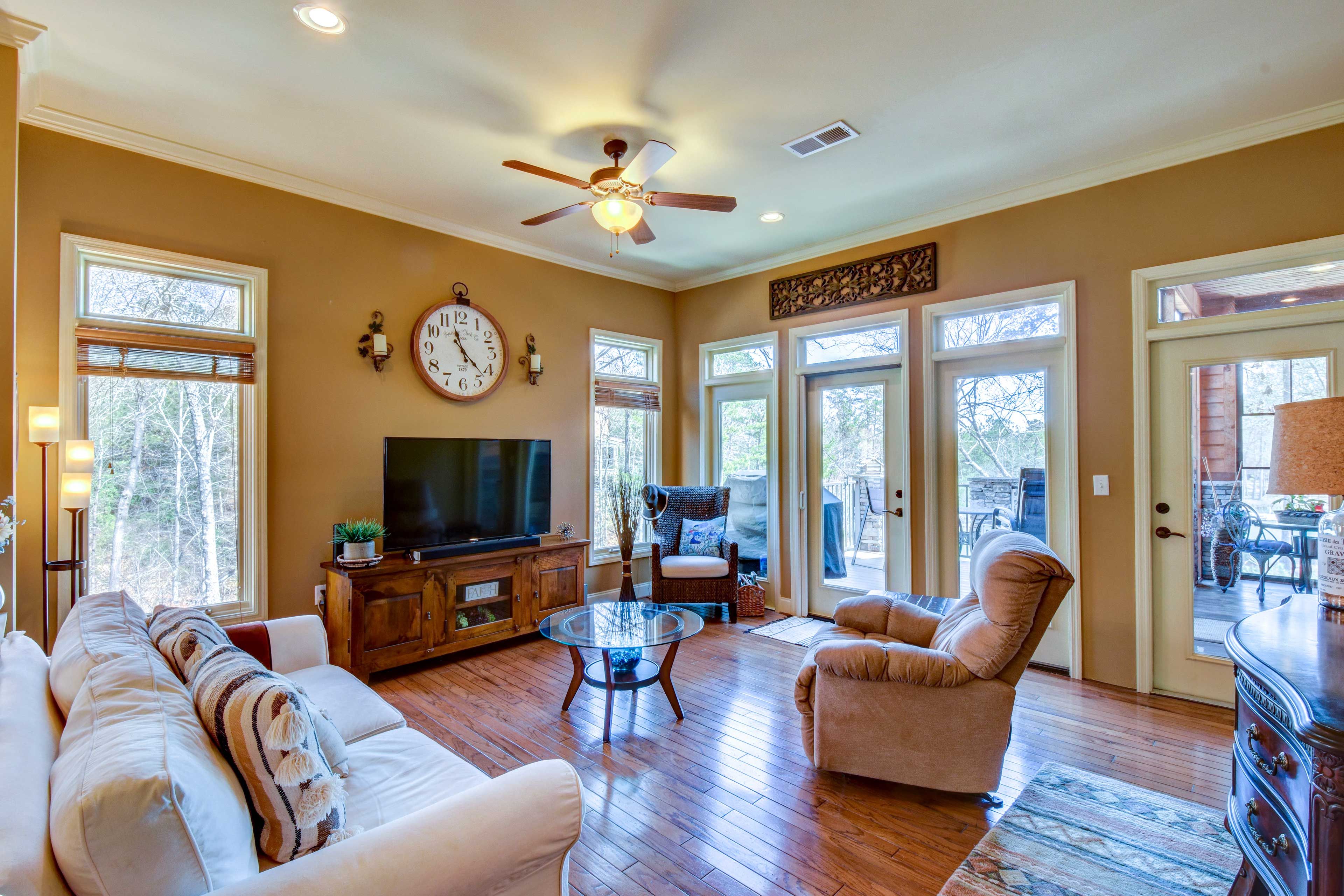 Living Area | 1st Floor | Free WiFi | Cable