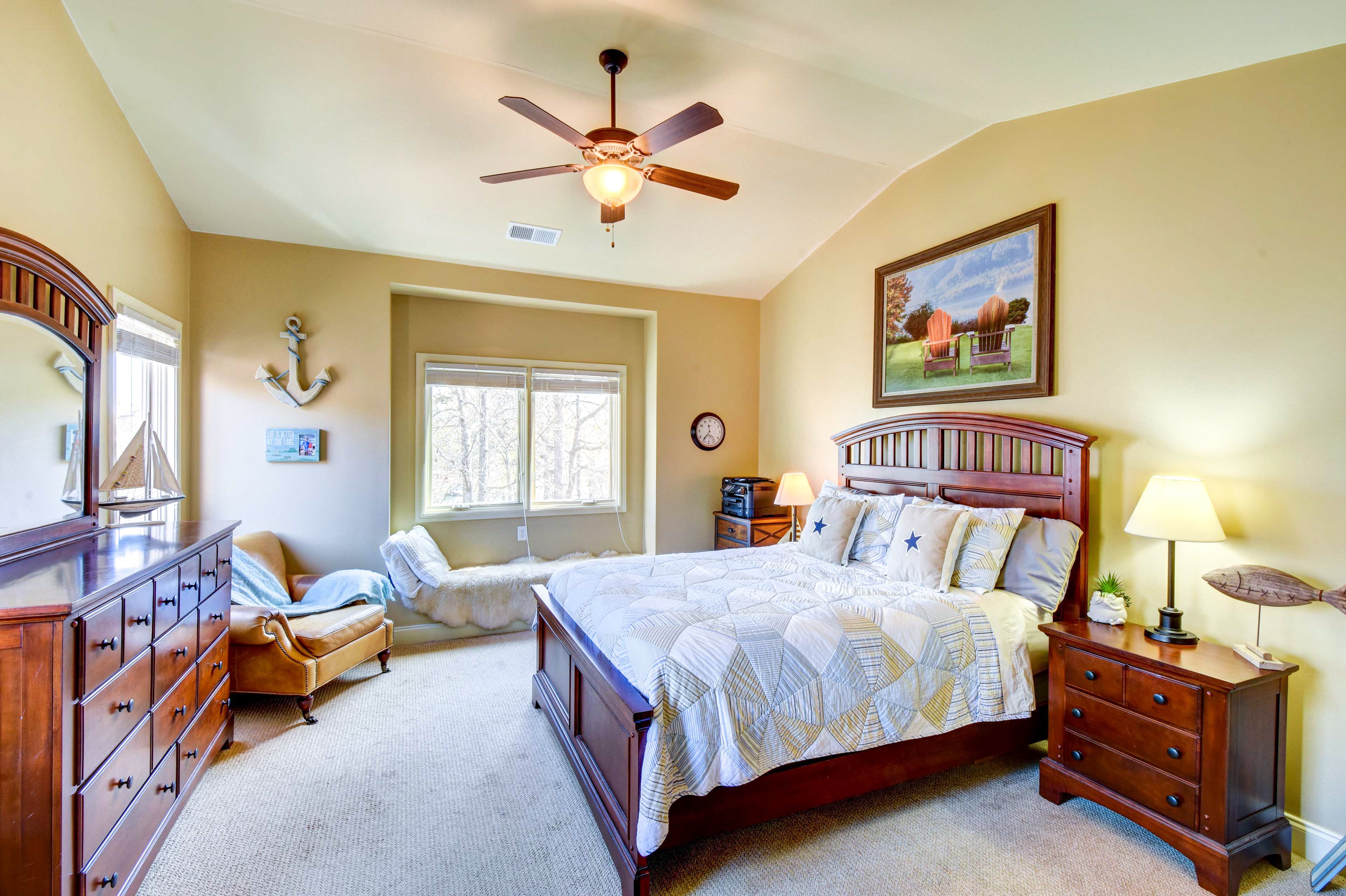 Bedroom 2 | 2nd Floor | Queen Bed