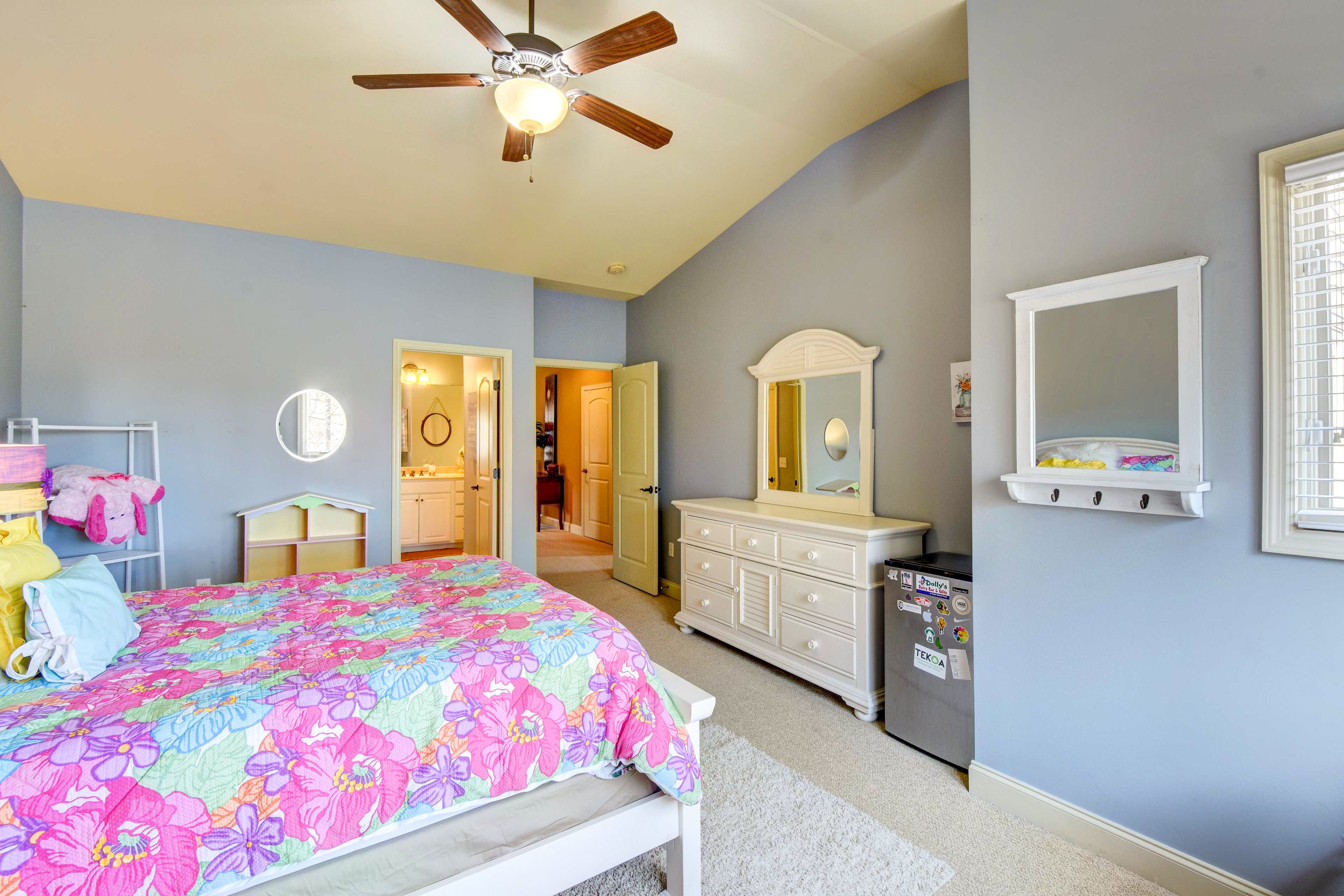 Bedroom 3 | 2nd Floor | Queen Bed