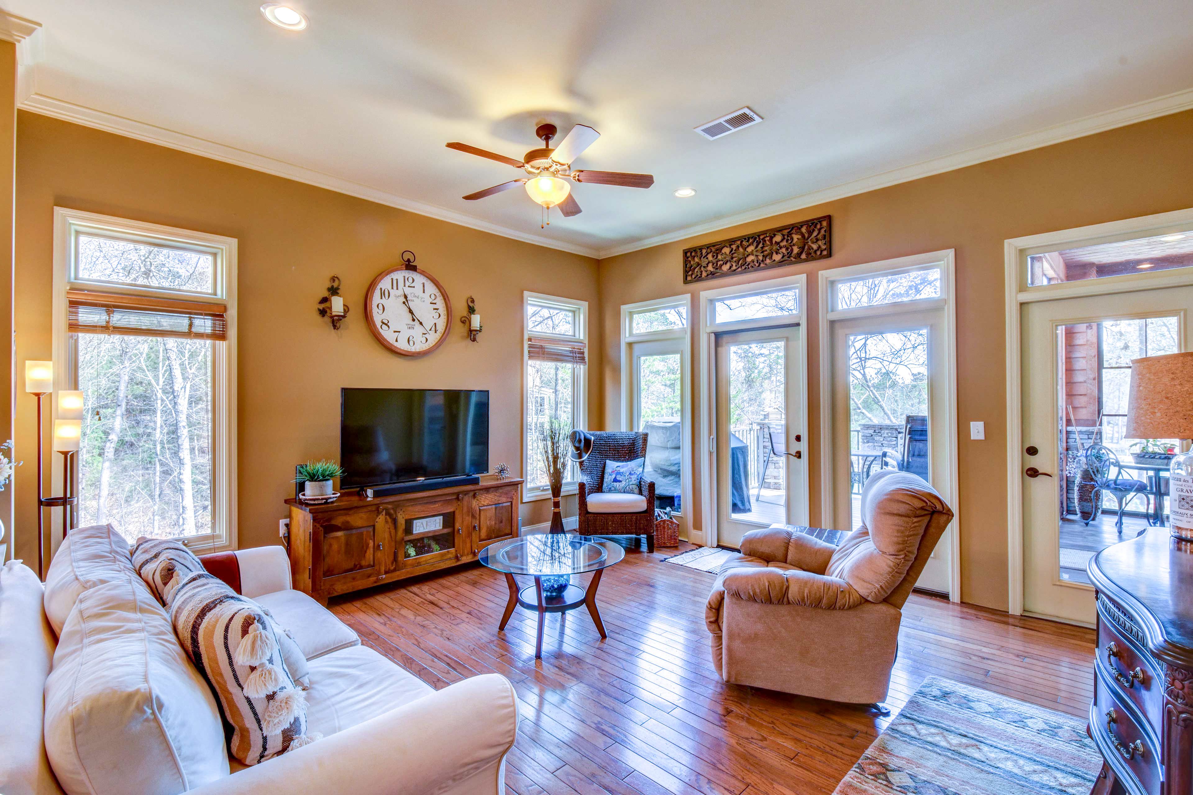 Living Area | 1st Floor | Free WiFi | Cable