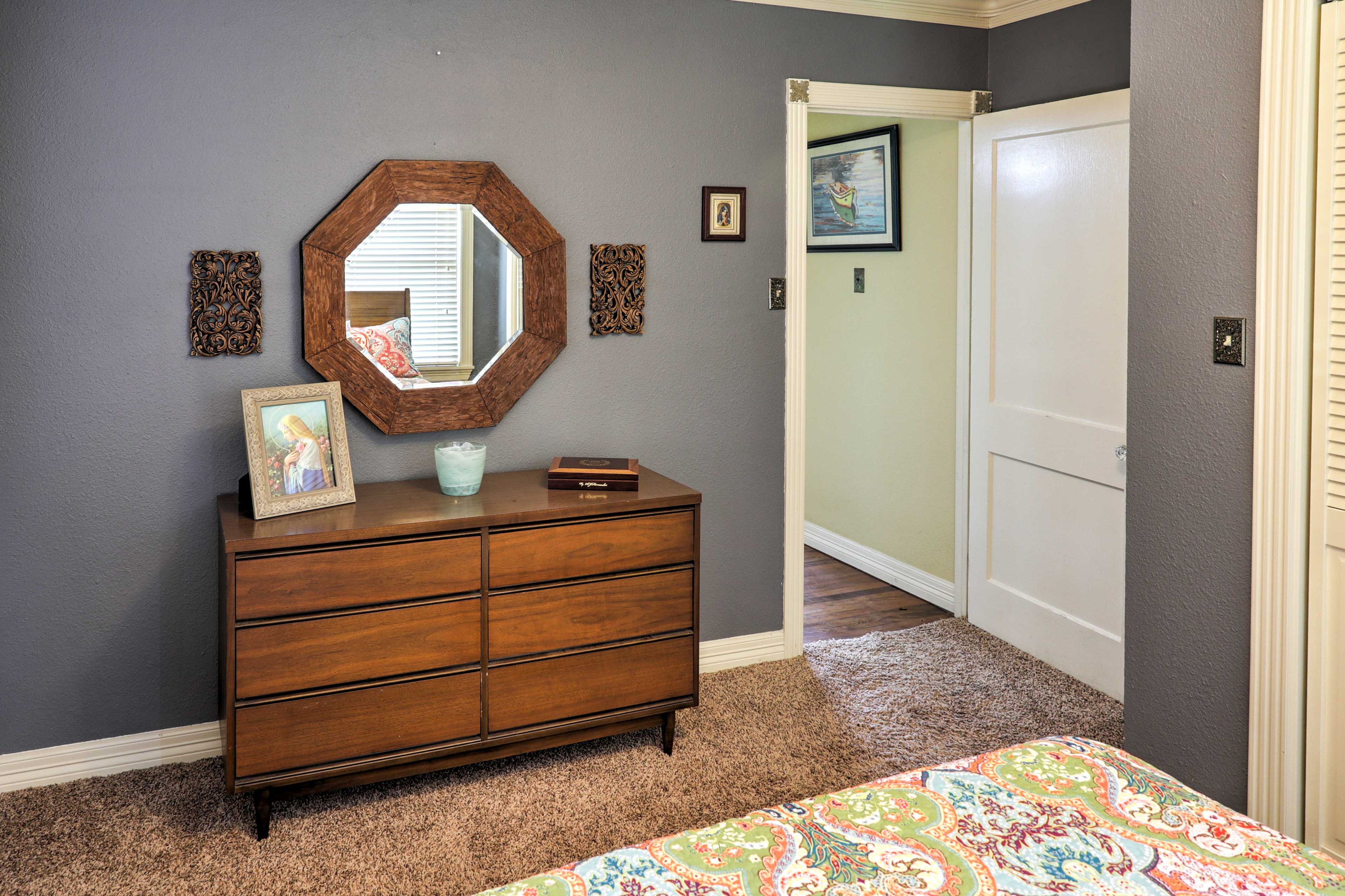 Organize your travel wardrobe in the dresser.