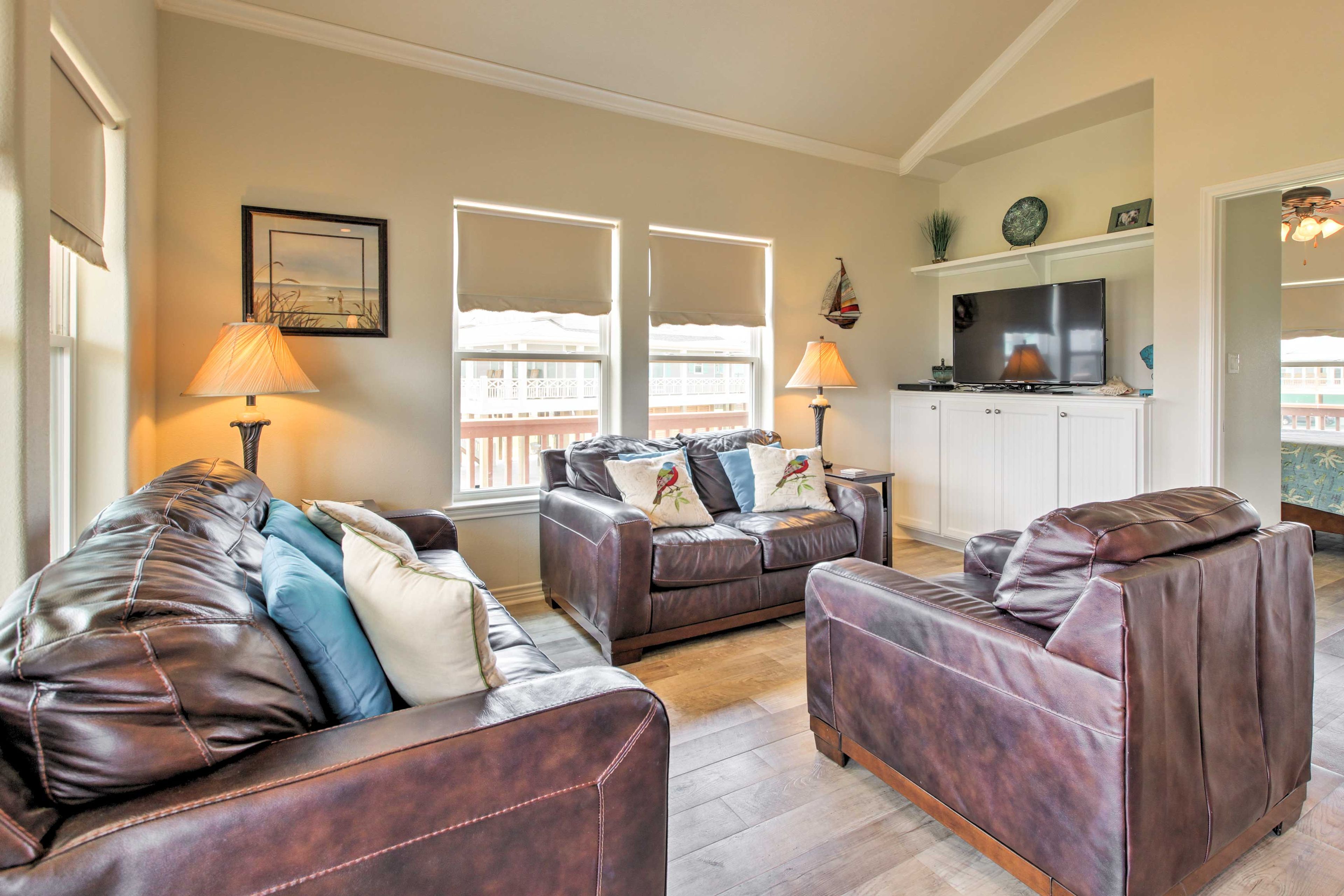 Living Room | Free WiFi | Central Heating & A/C