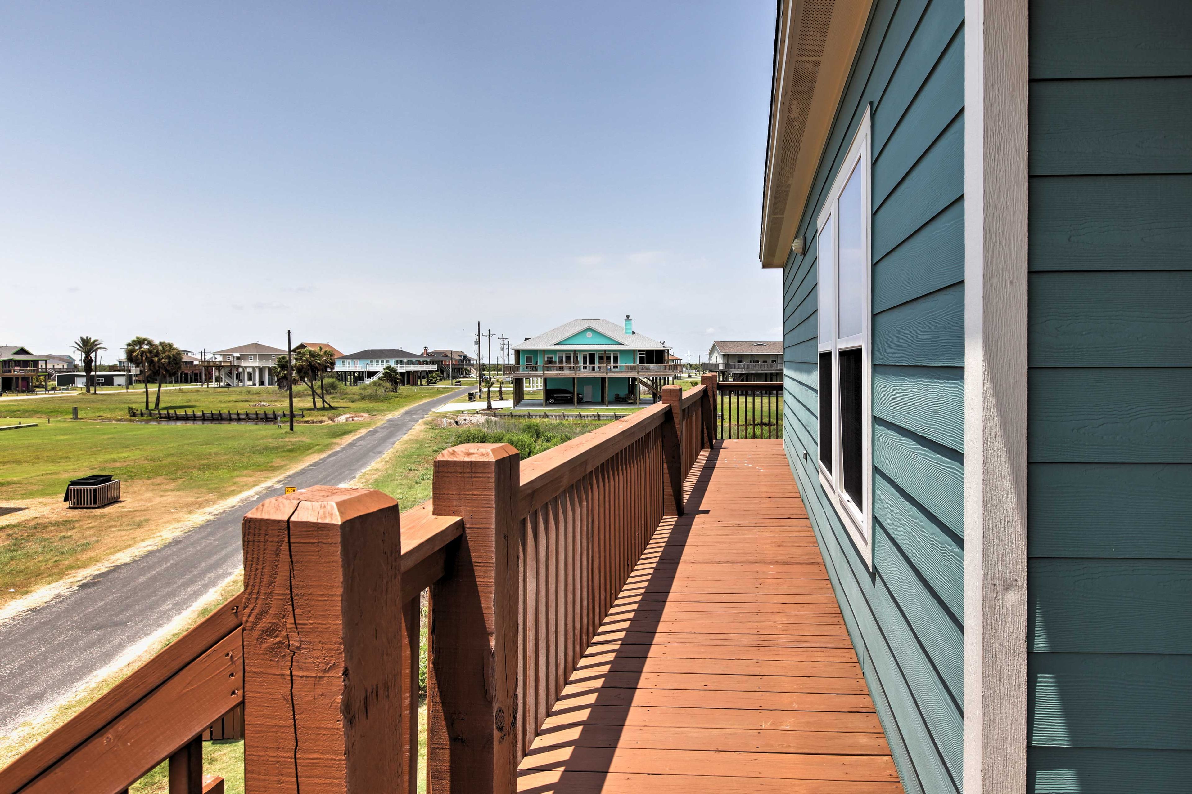 Wraparound Deck | Outdoor Seating