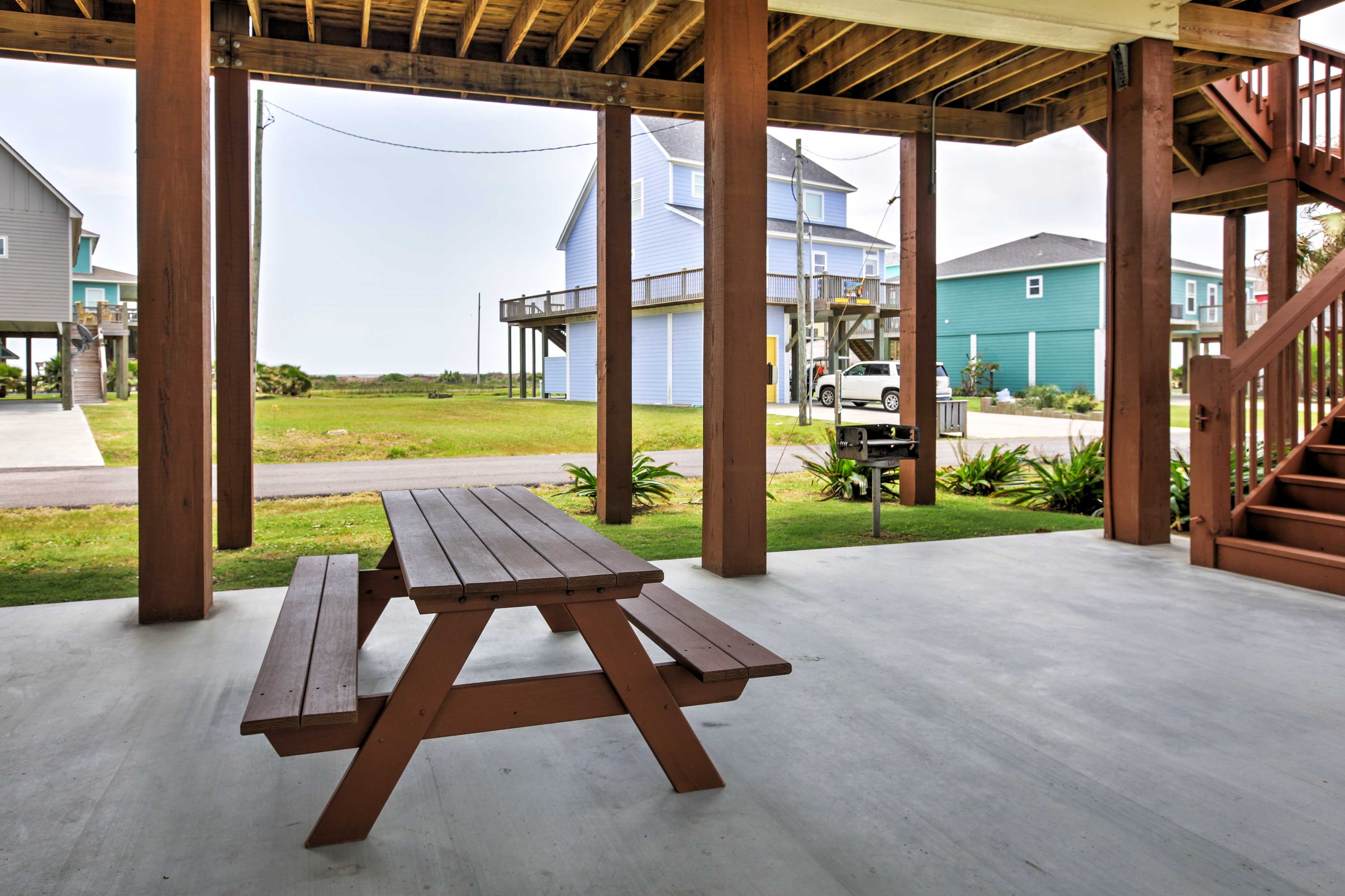Covered Patio | Picnic Table | Charcoal Grill
