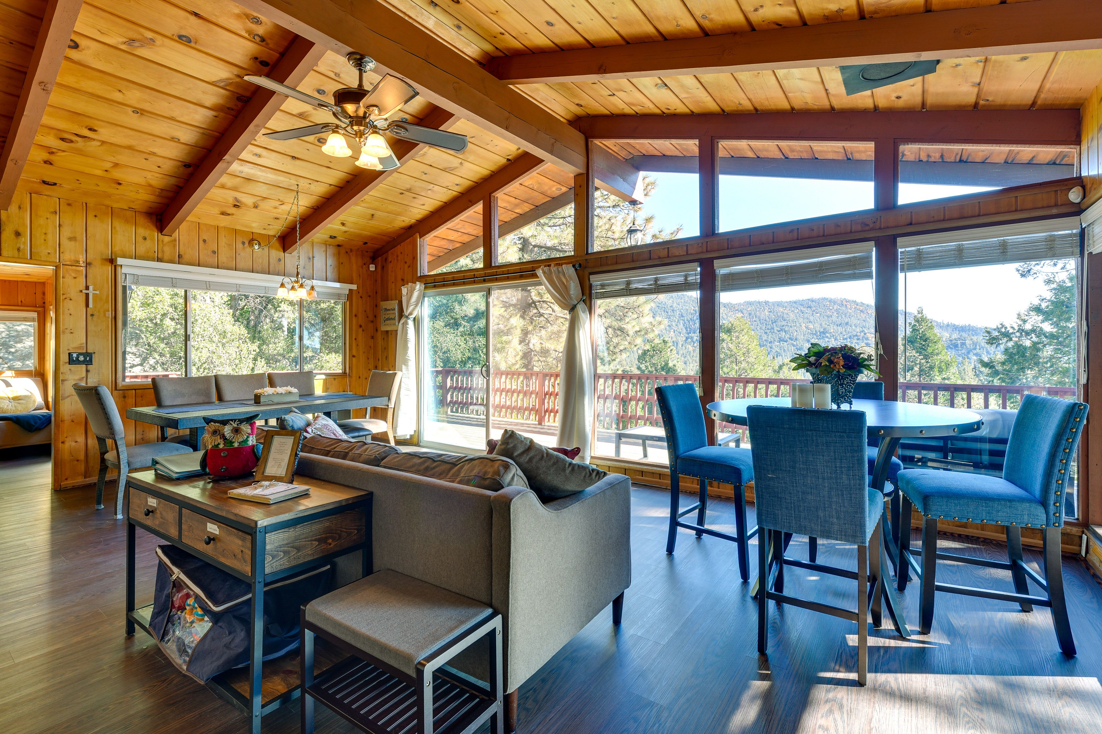 2 Dining Areas