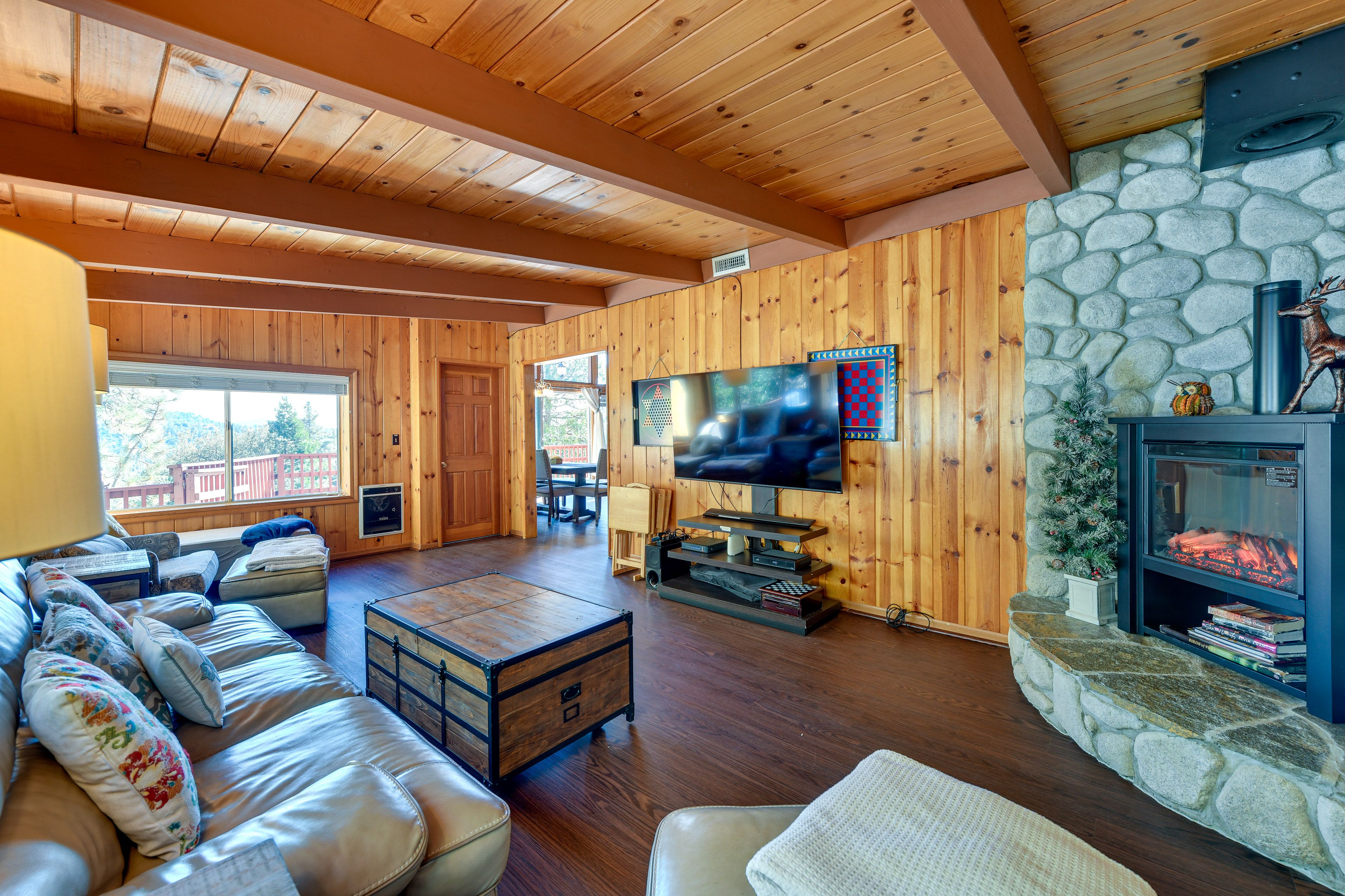 Living Area | 2,879 Sq Ft | Free WiFi | Central A/C & Heat | Smart TV