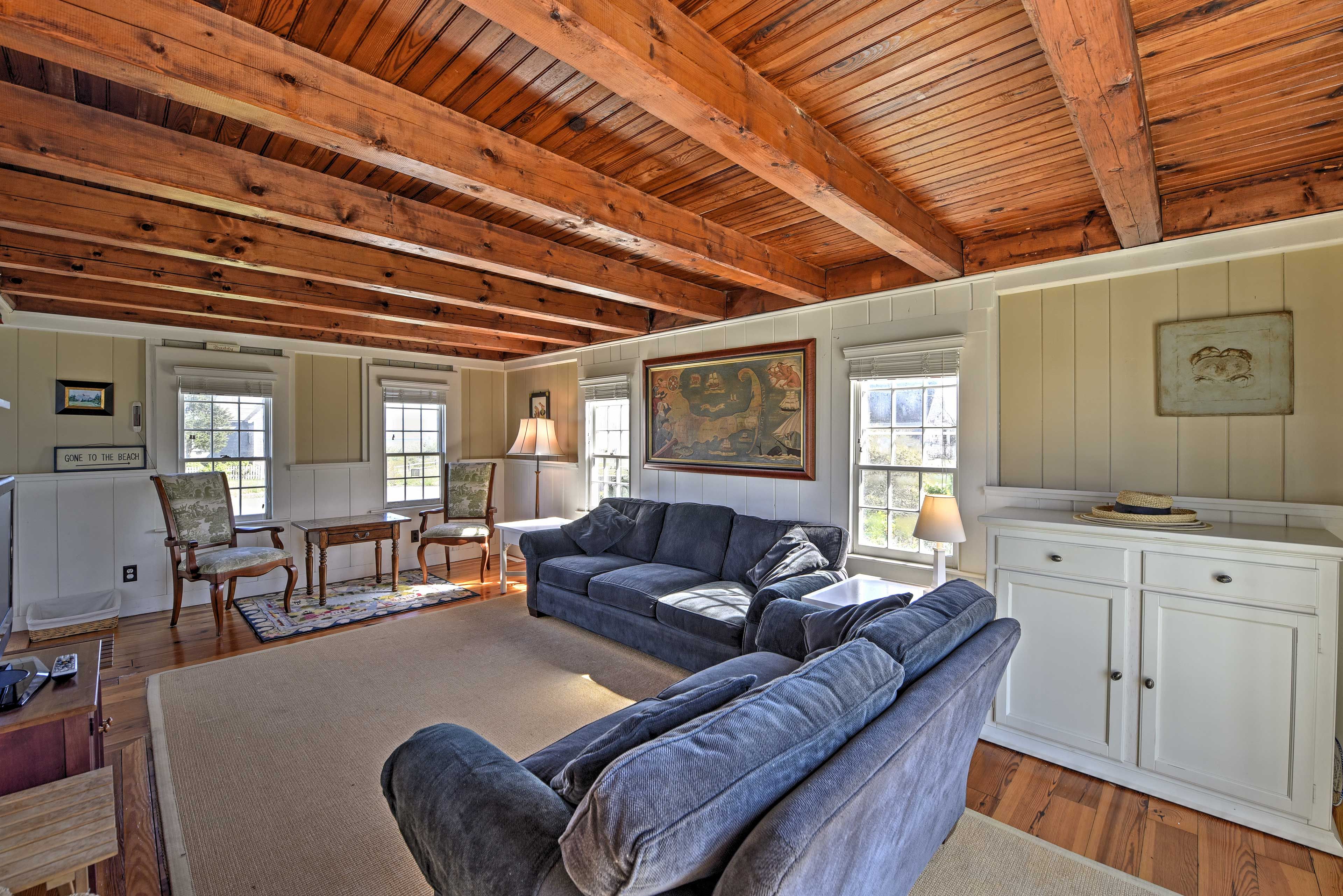 This 2-bedroom, 1.5-bath vacation rental sleeps up to 6 guests.