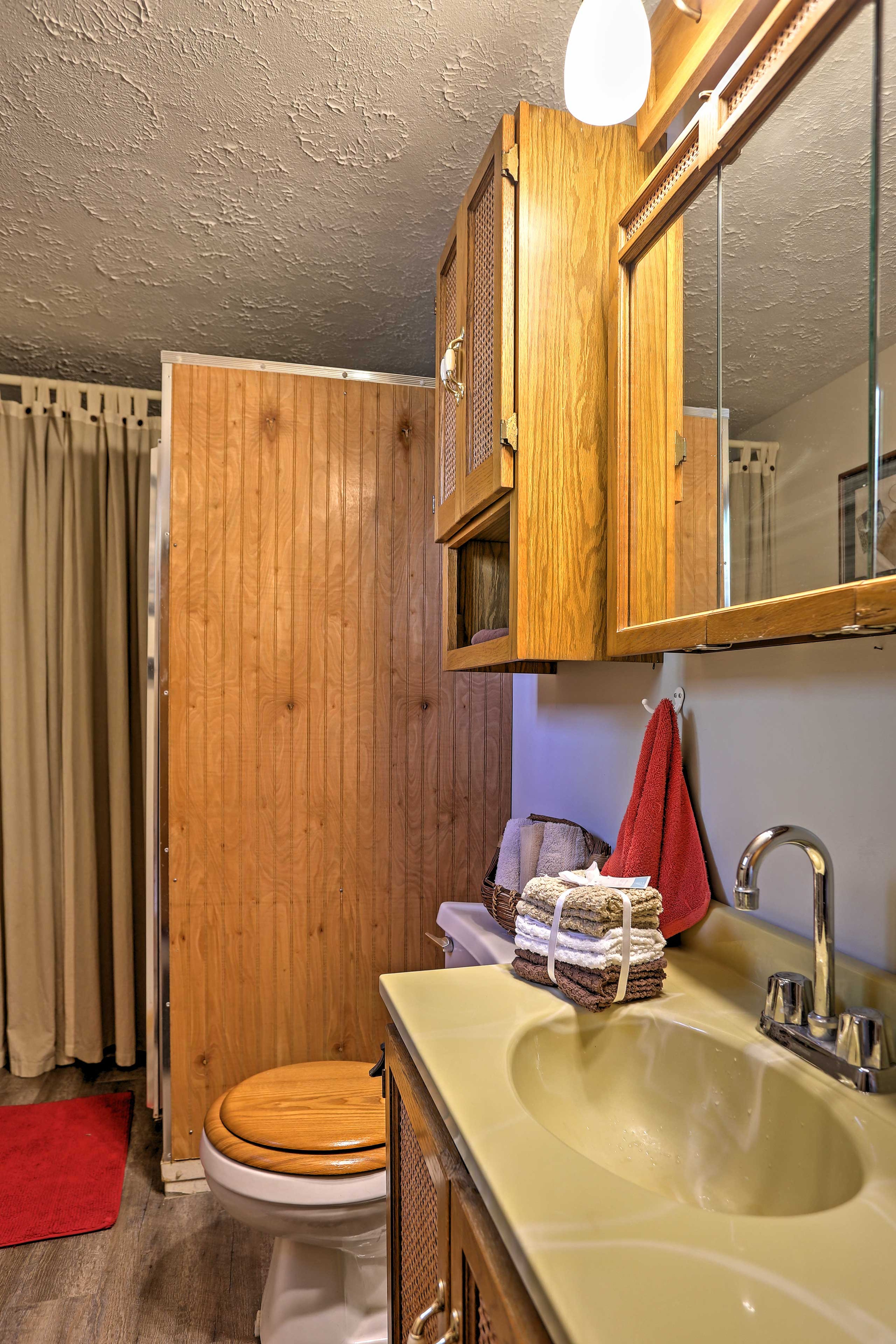 Full Bathroom | Linens & Towels