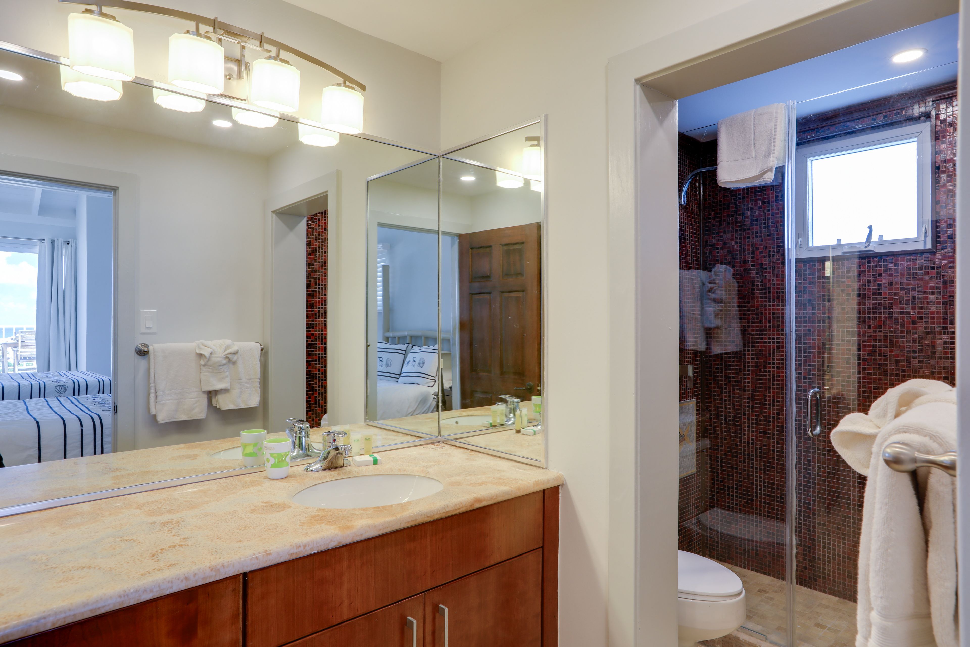 Full Bathroom | 2nd Floor