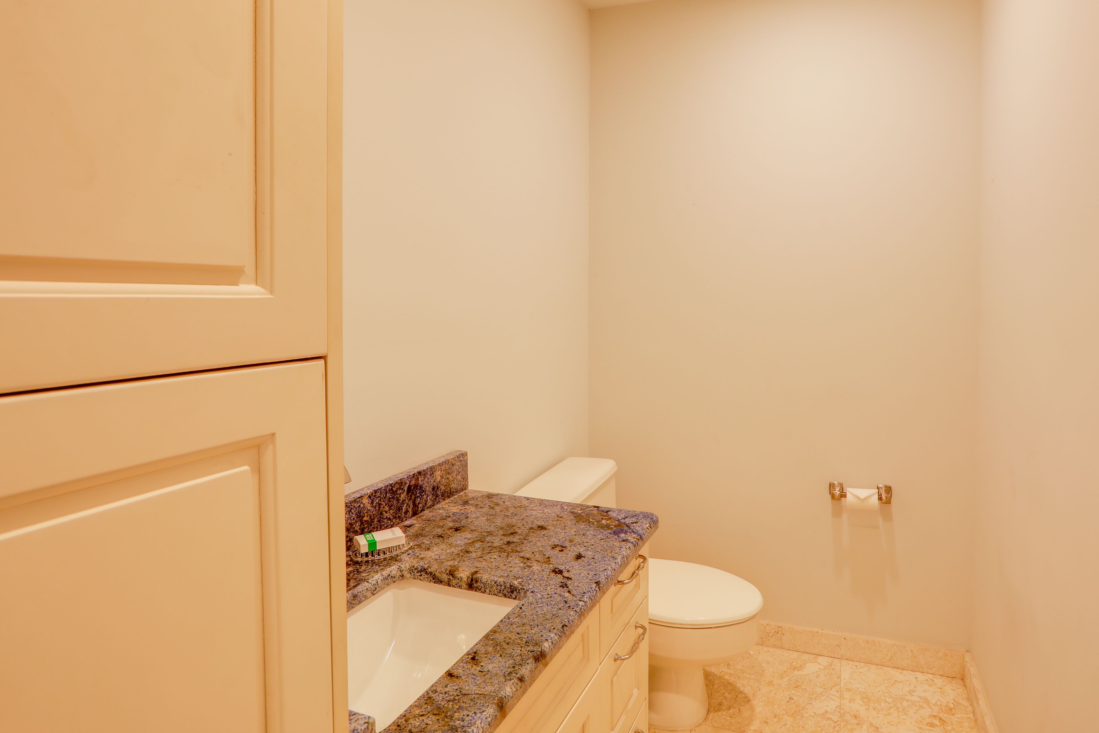 Half Bathroom | 1st Floor | Towels Provided | Hair Dryer