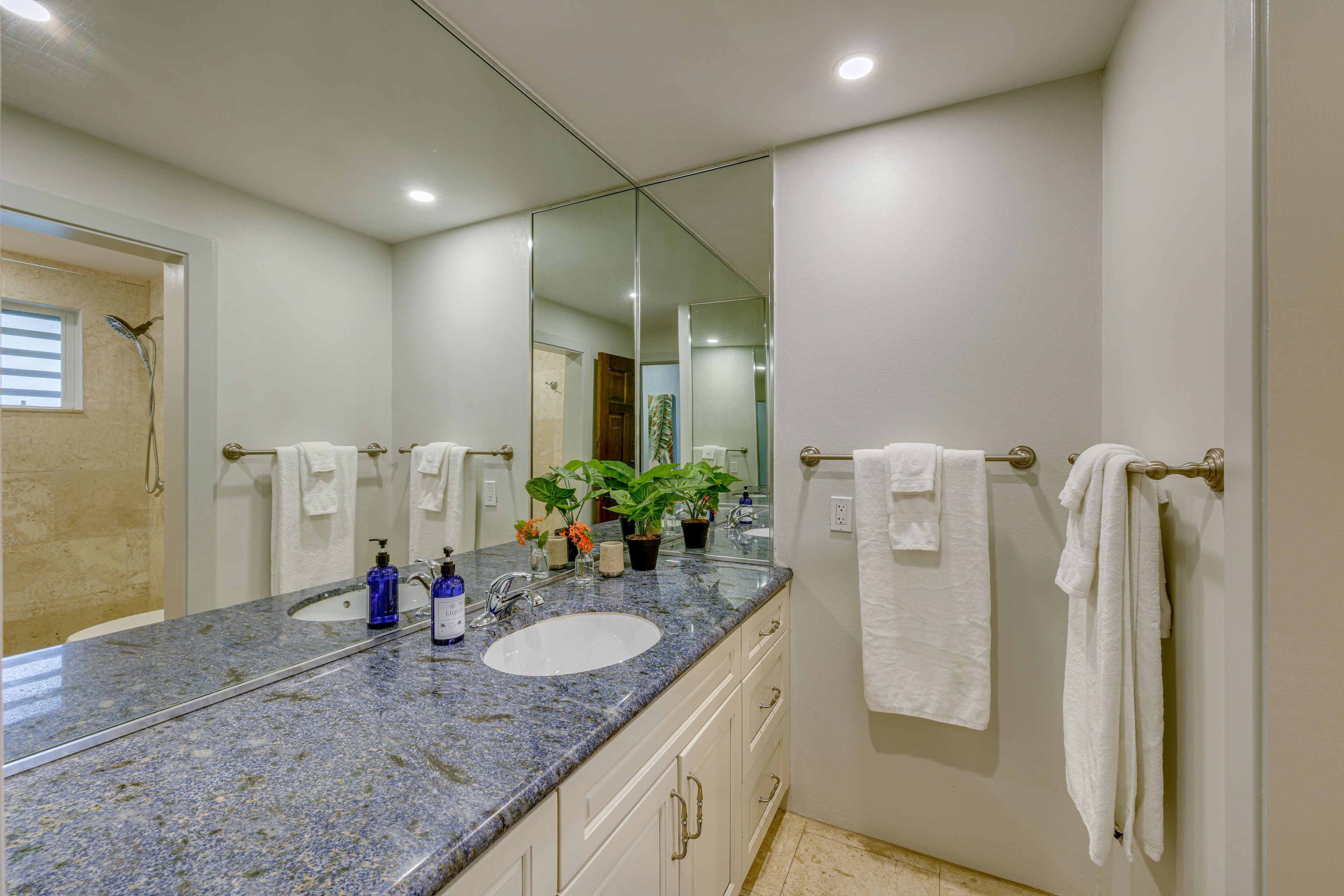 Full Bathroom | 1st Floor