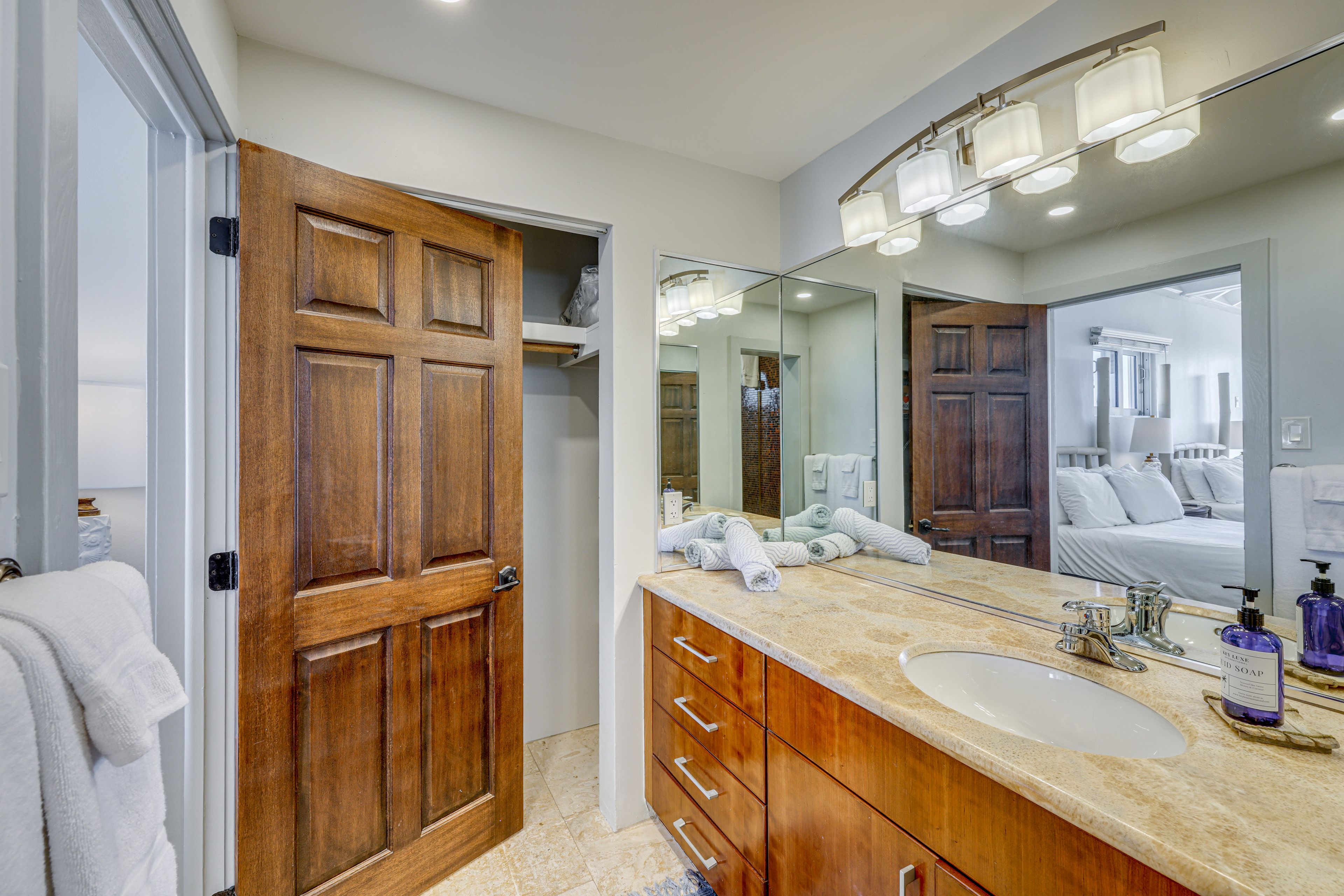 Full Bathroom | 2nd Floor