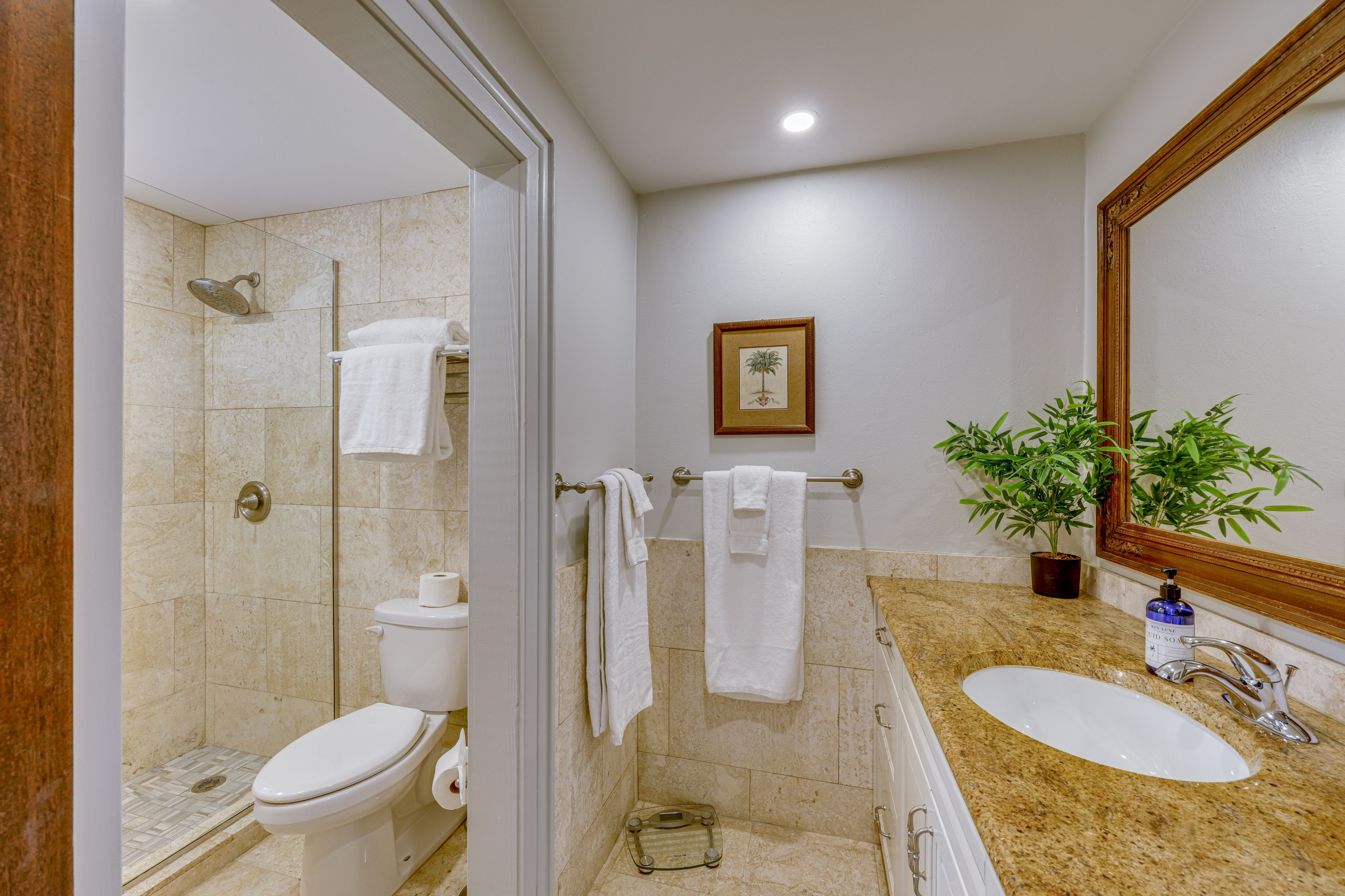 Full Bathroom | 1st Floor