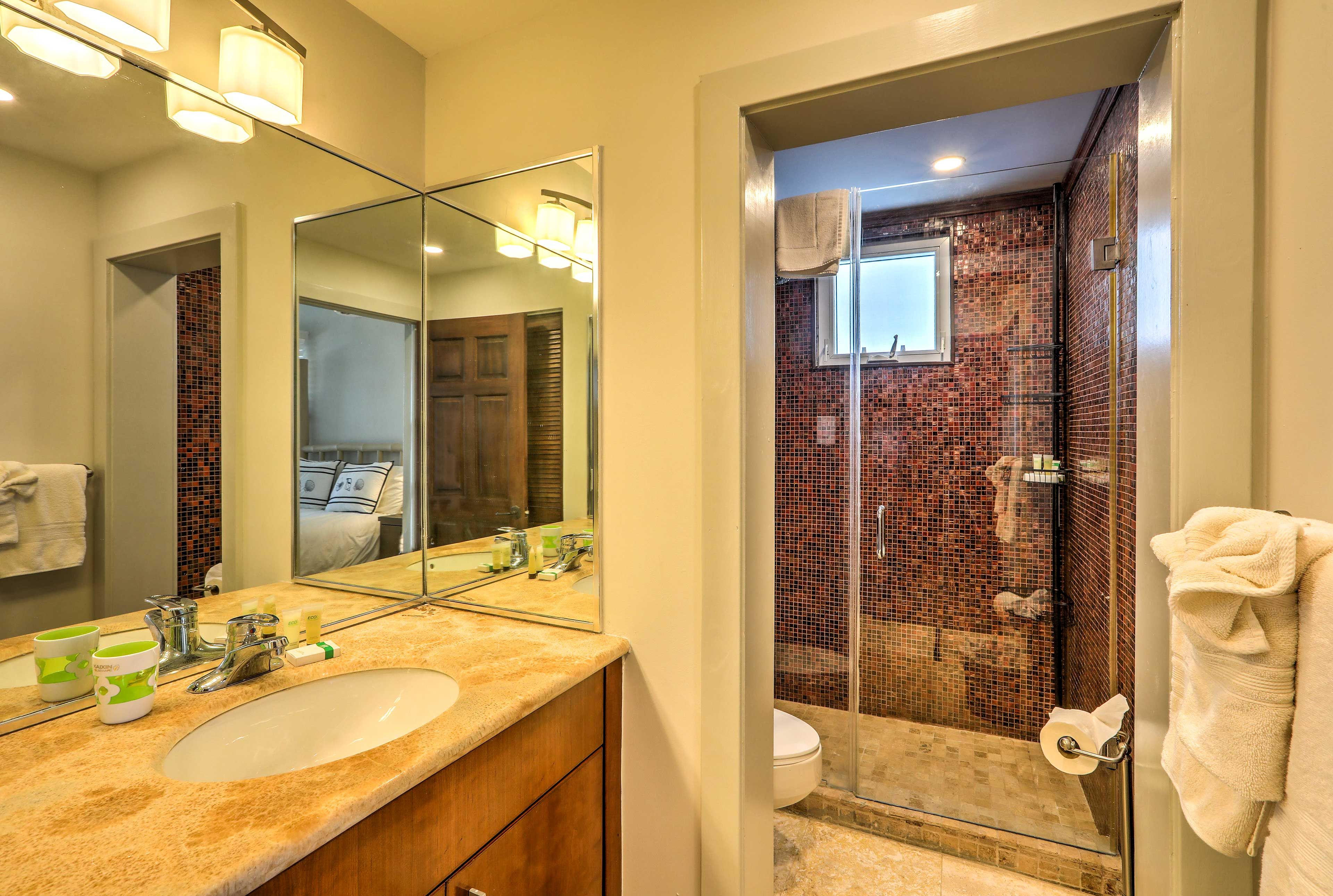 Full Bathroom | 2nd Floor