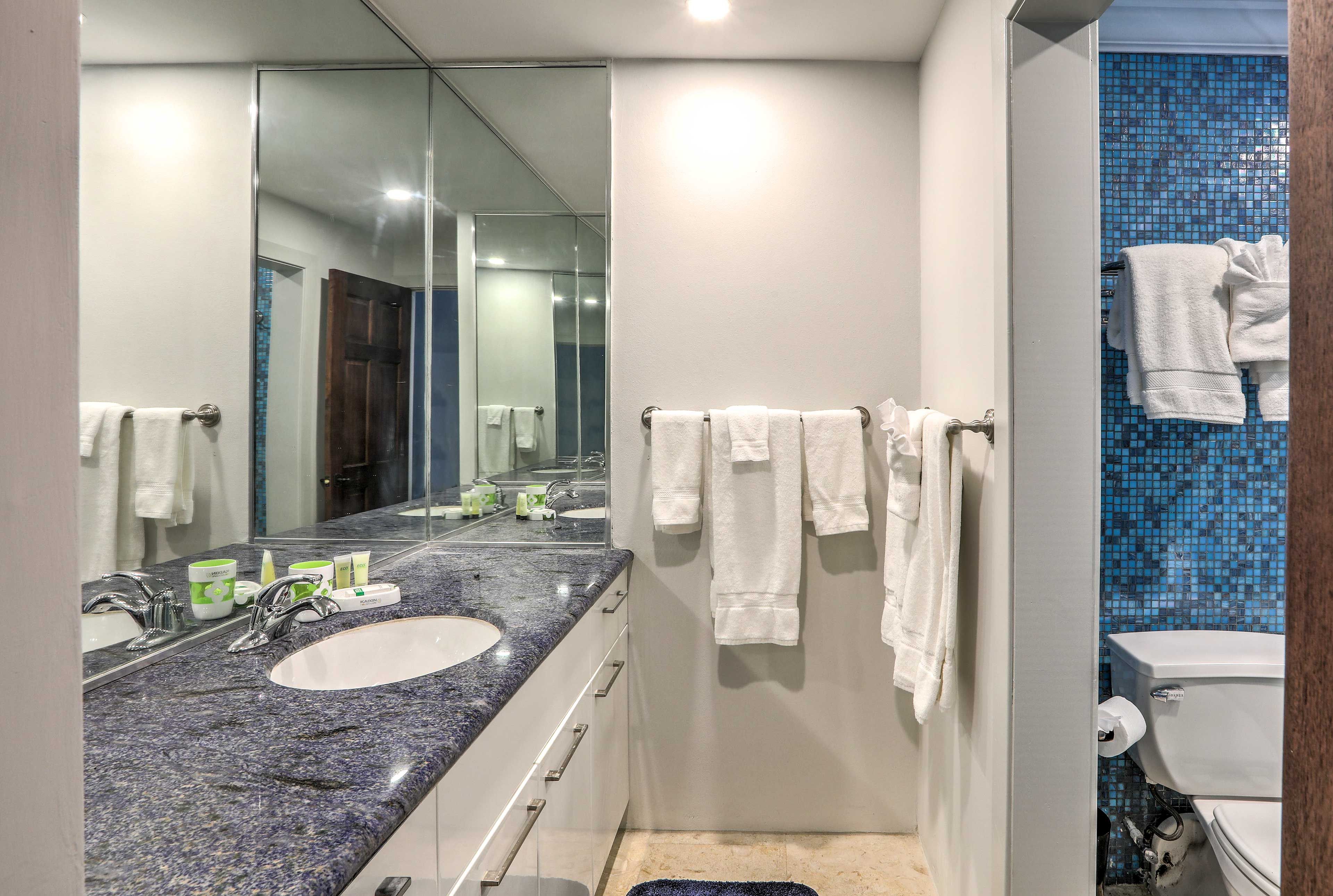 Full Bathroom | 1st Floor