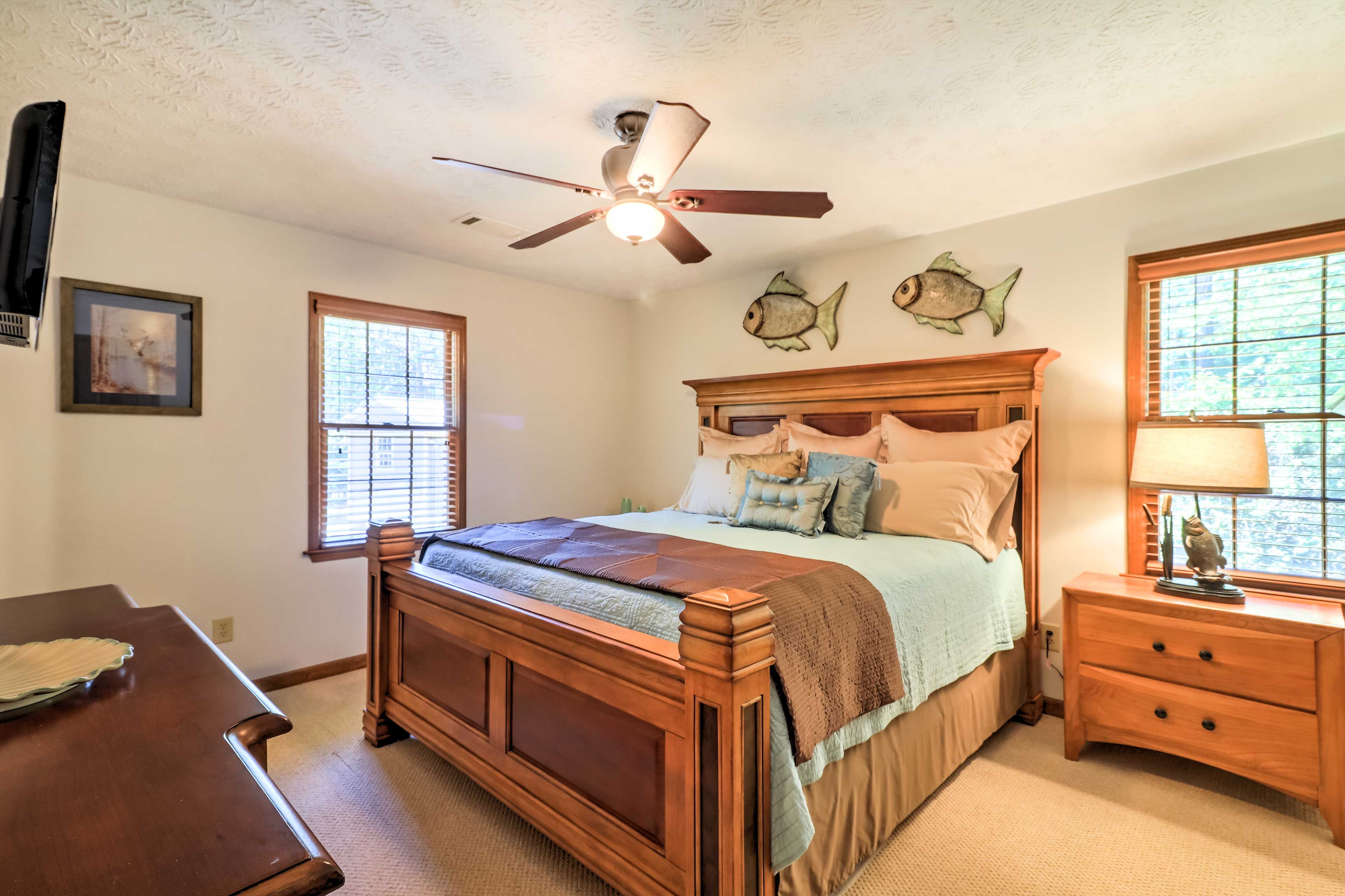 Bedroom 1 | King Bed | En-Suite Bathroom