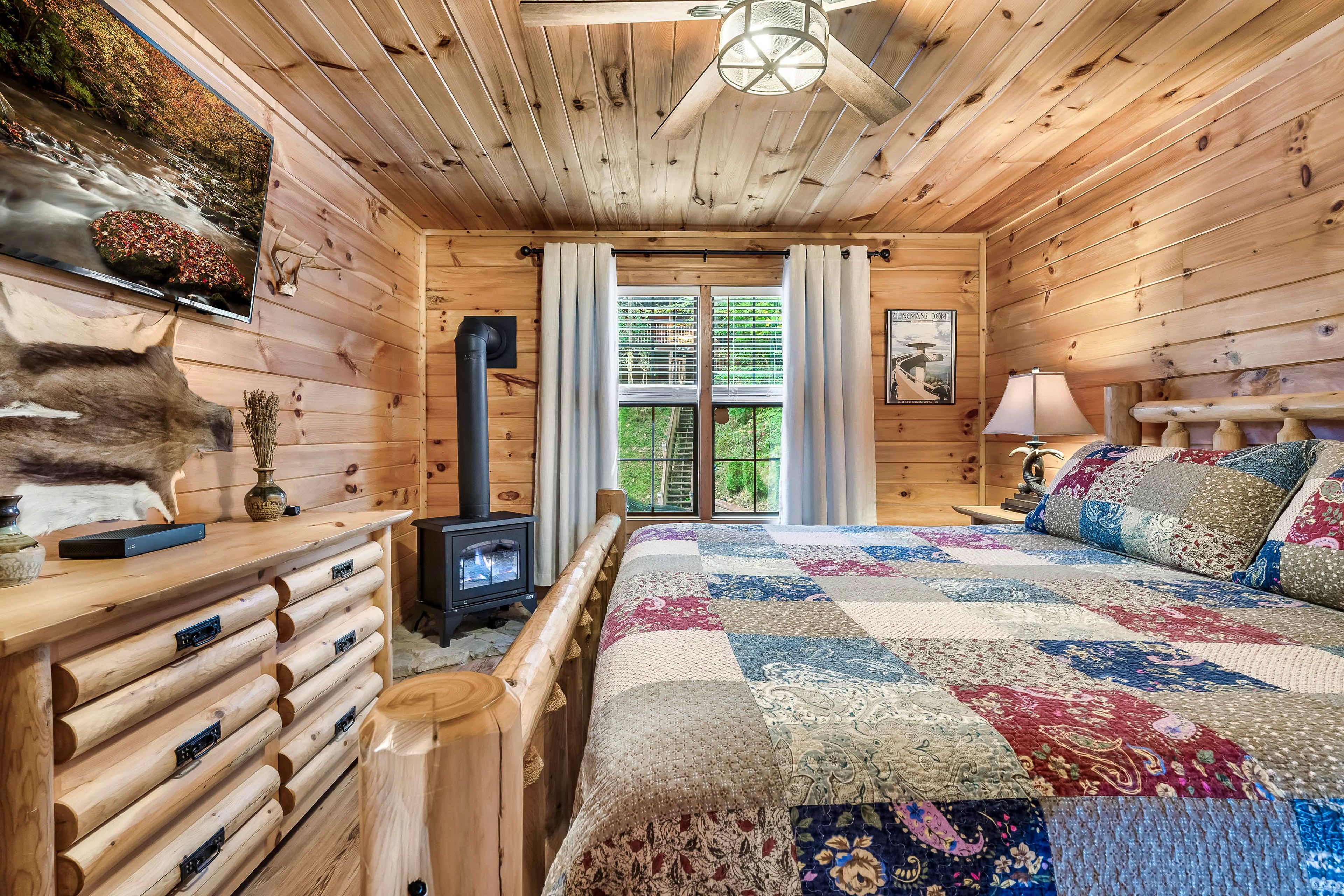 Bedroom 1 | King Bed