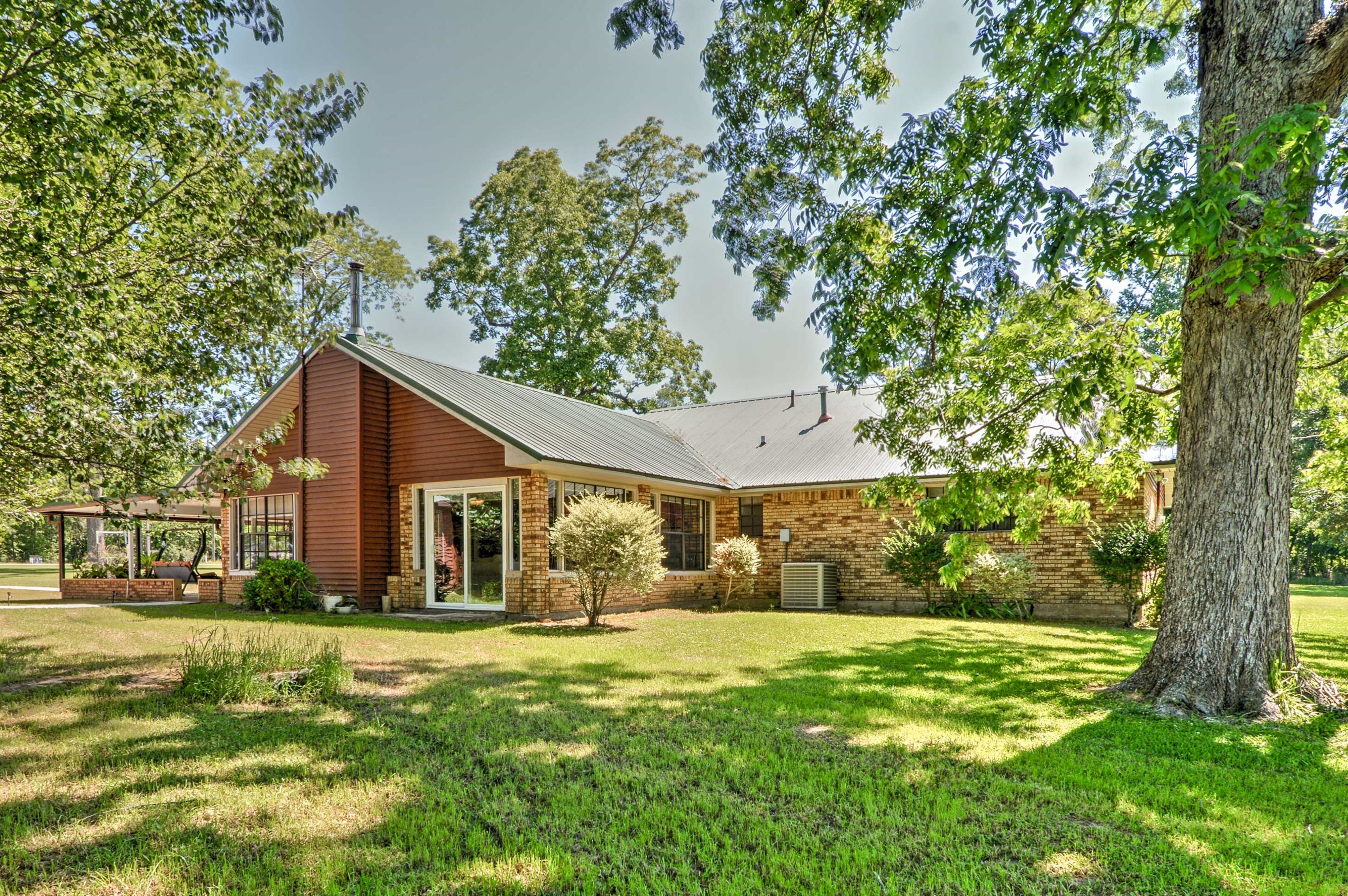 This home has 3 bedrooms and 2 bathrooms.