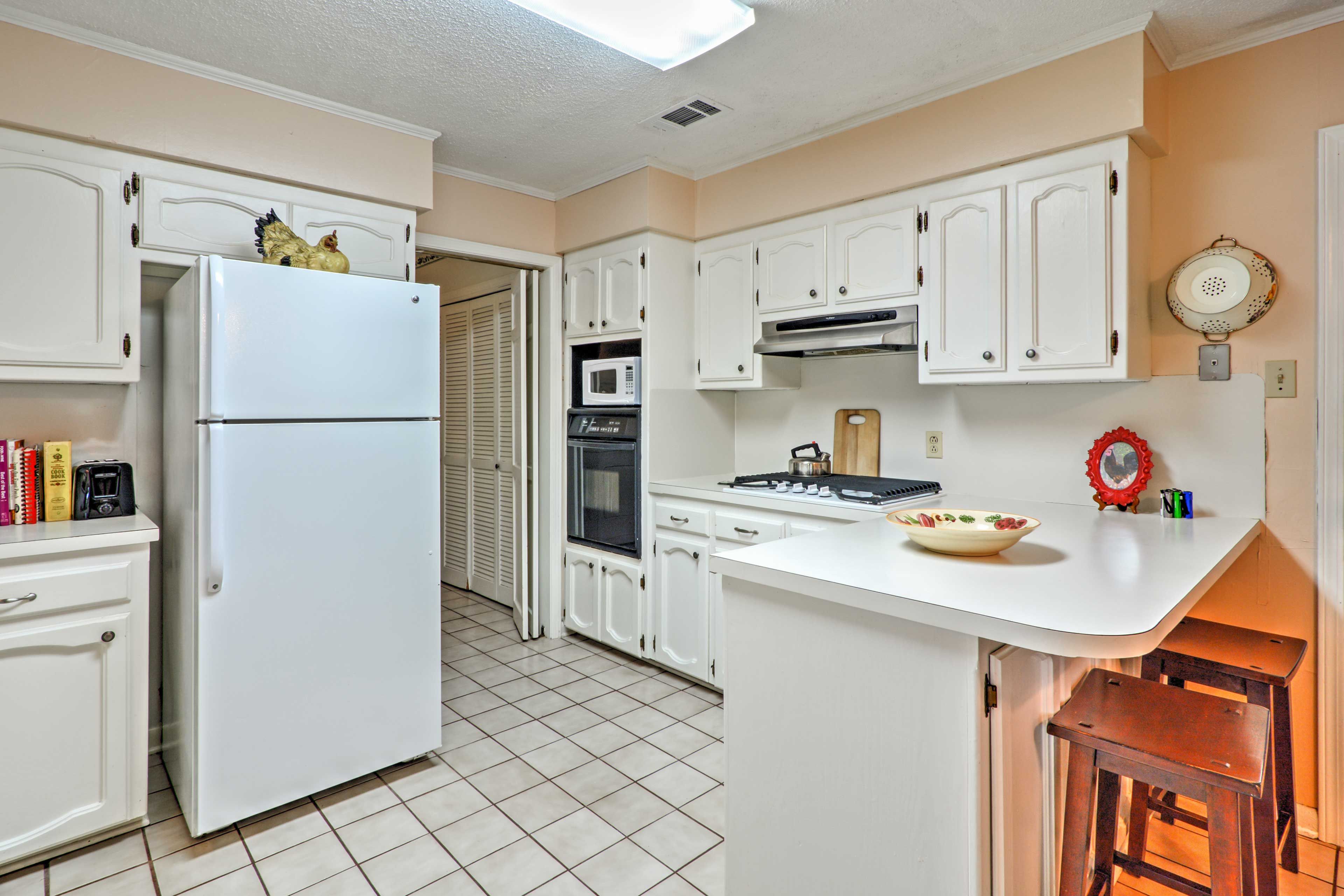 Prepare your favorite recipes in the fully equipped kitchen.